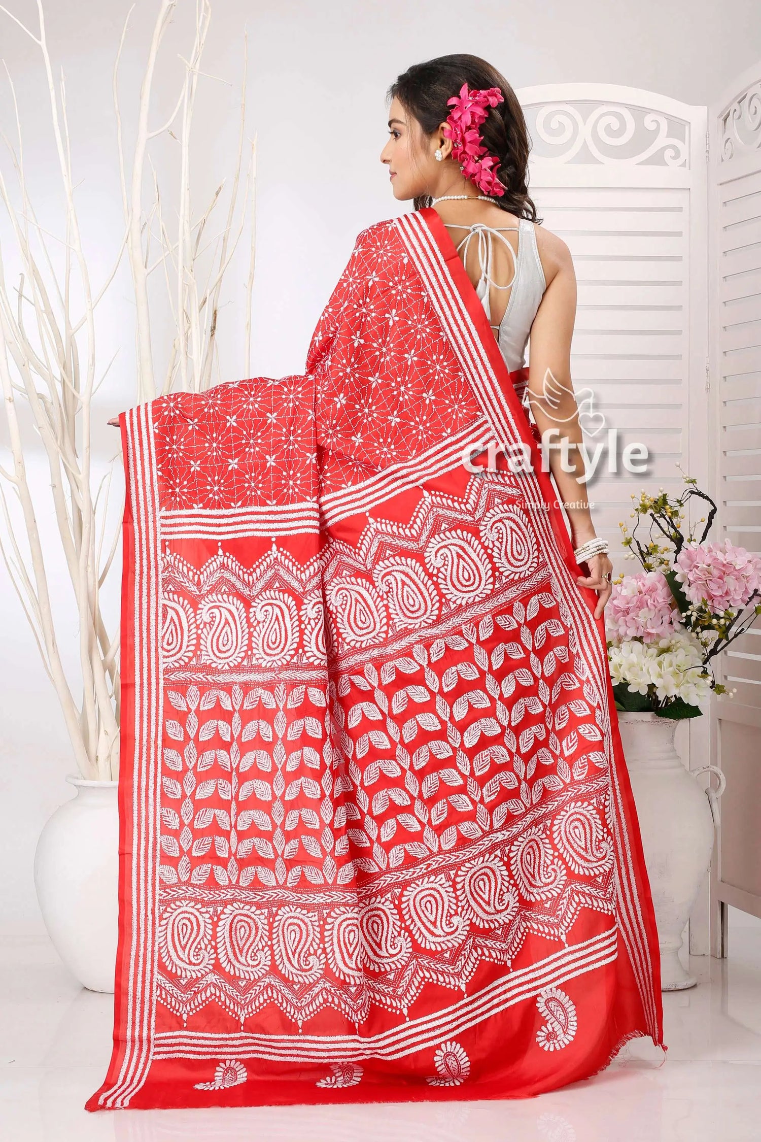 Tomato red and white bengal heritage silk kantha stitch saree red white patterned saree 5