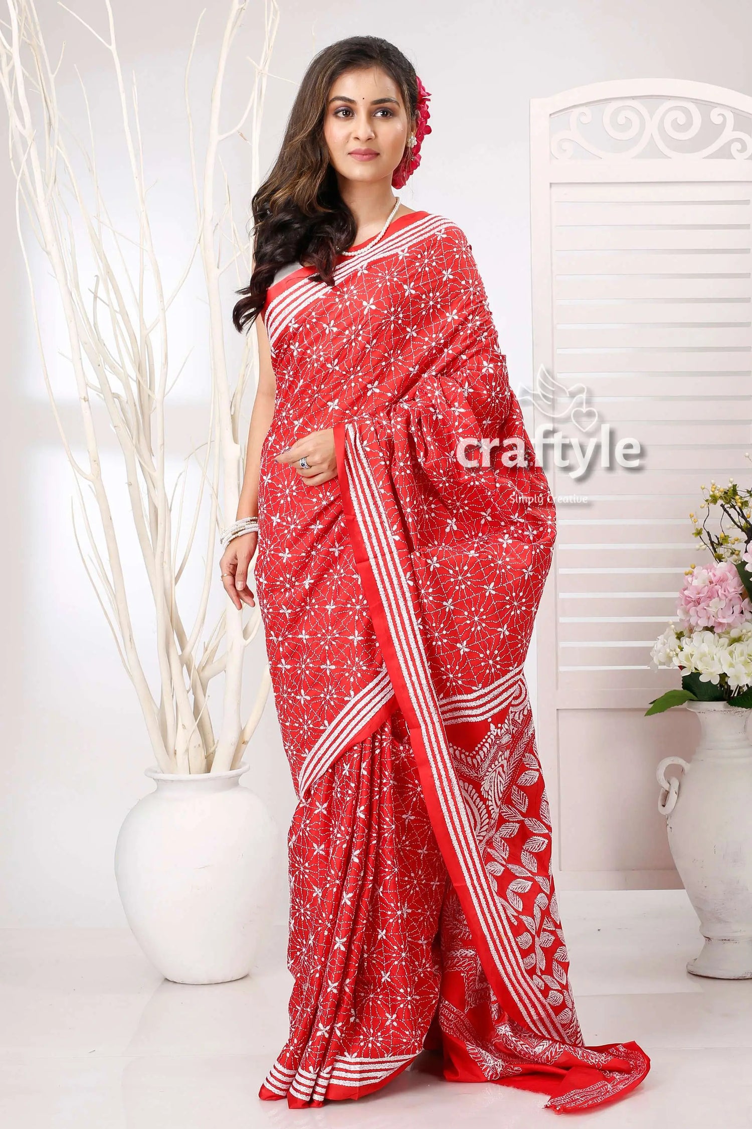 Tomato red and white bengal heritage silk kantha stitch saree red white patterned saree 4