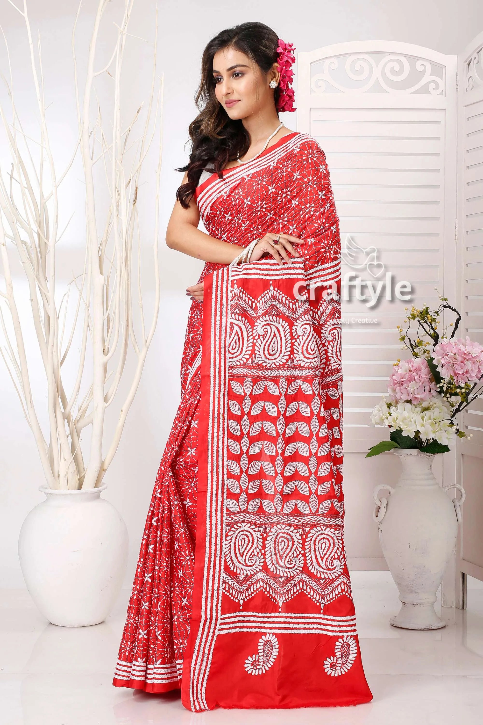 Tomato red and white bengal heritage silk kantha stitch saree red white patterned saree 3