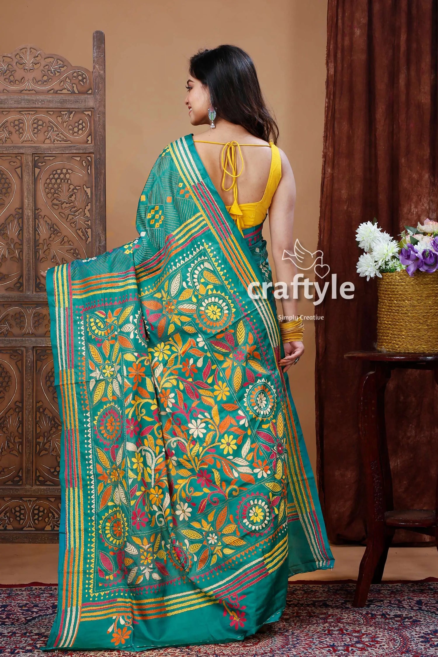 Traditional forest green silk kantha saree for women green floral embroidered saree 4