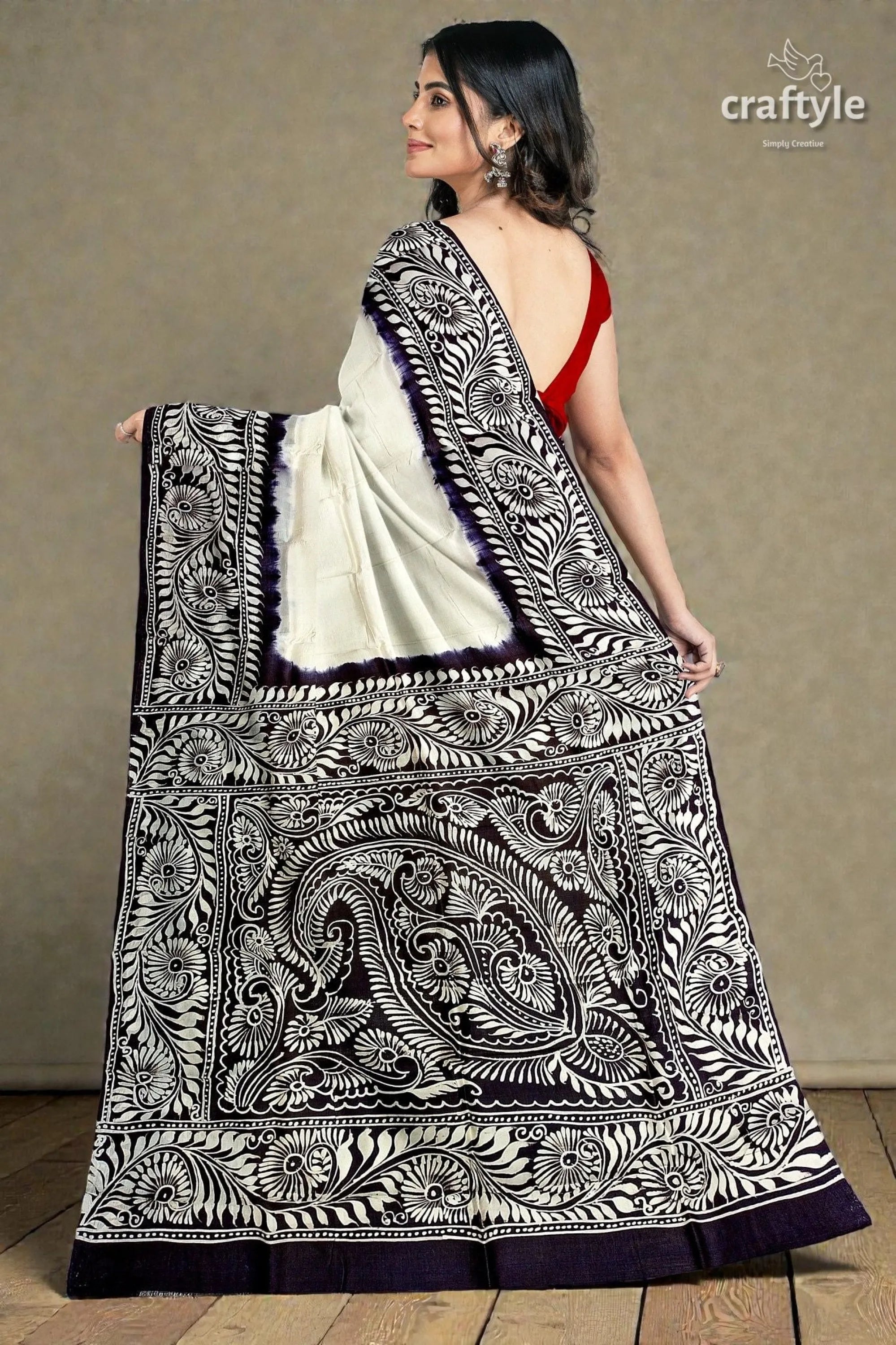 White and black soru tuli hand batik mulberry pure silk saree black white intricately patterned saree 5