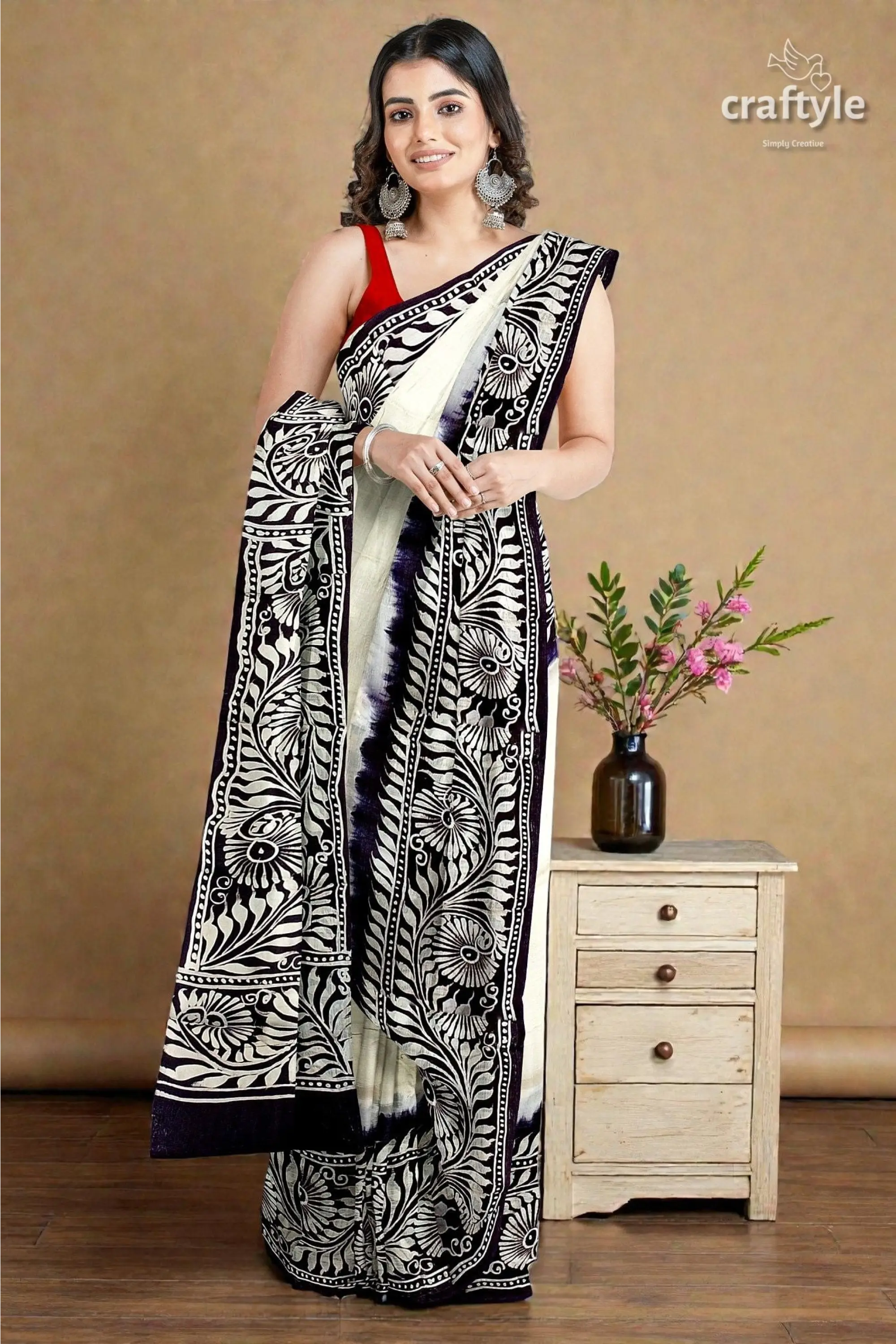 White and black soru tuli hand batik mulberry pure silk saree 1