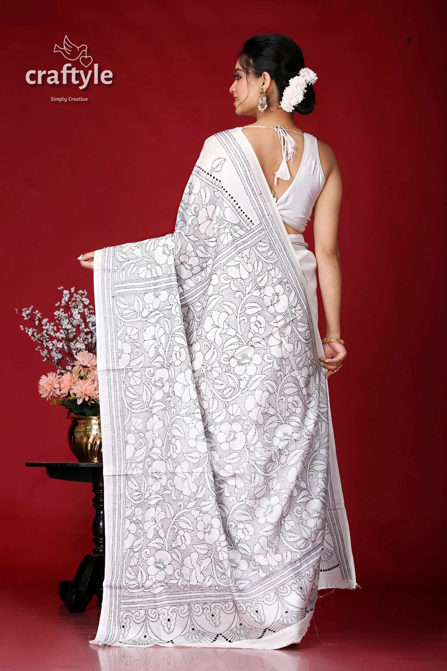 White and grey kantha embroidery silk saree reverse stitch white saree floral embroidery 5