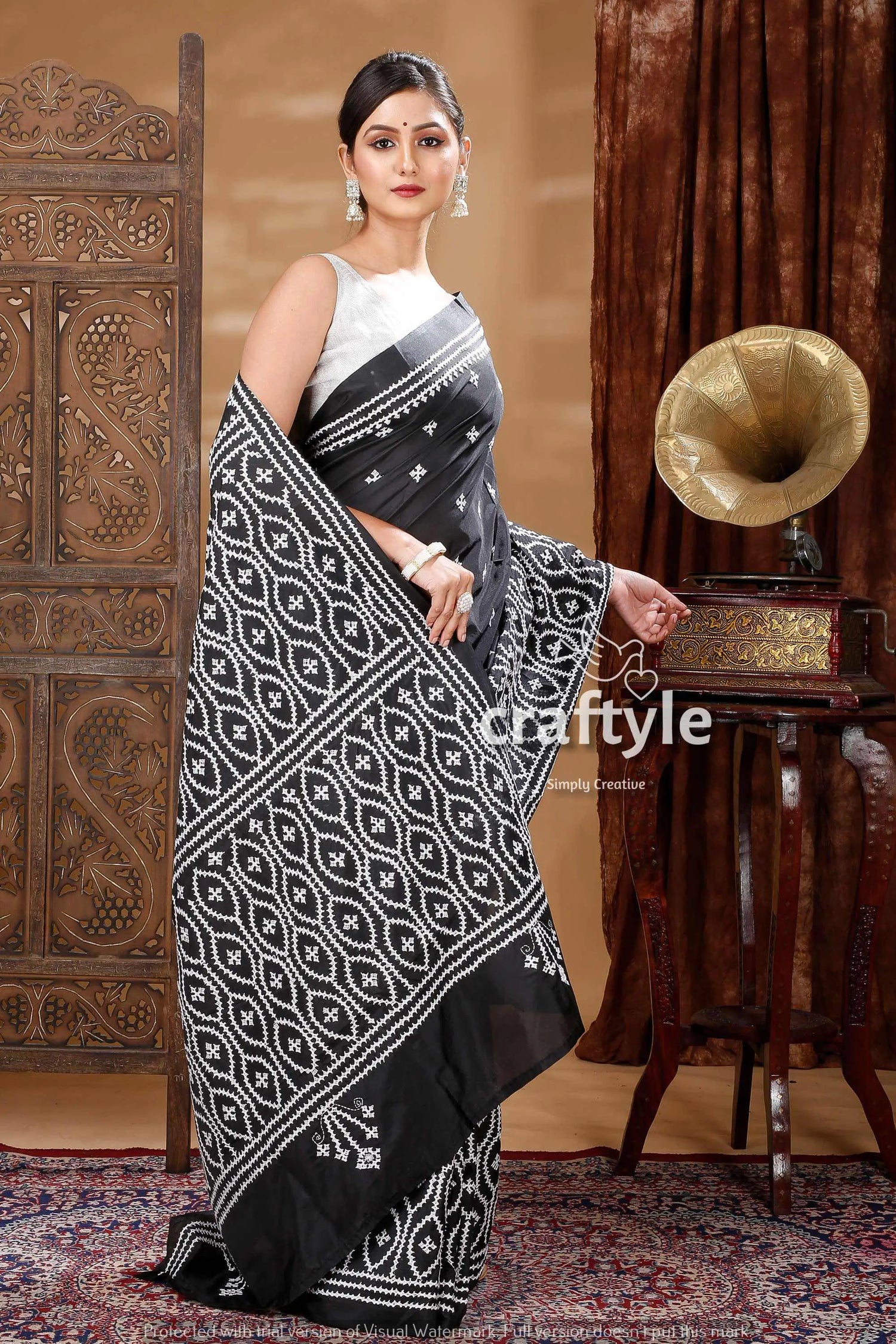 White thread work onyx black elegant silk kantha saree black white patterned saree 3