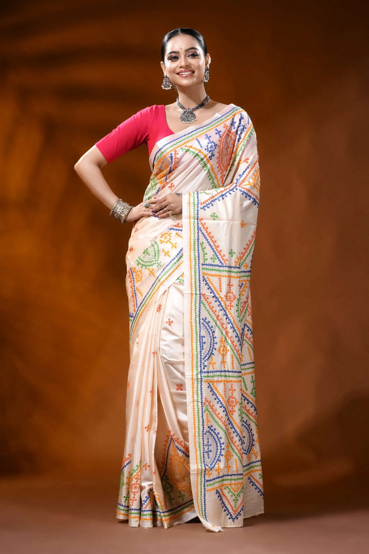 Alabaster white kutch embroidery silk saree with multicolor ethnic design 6
