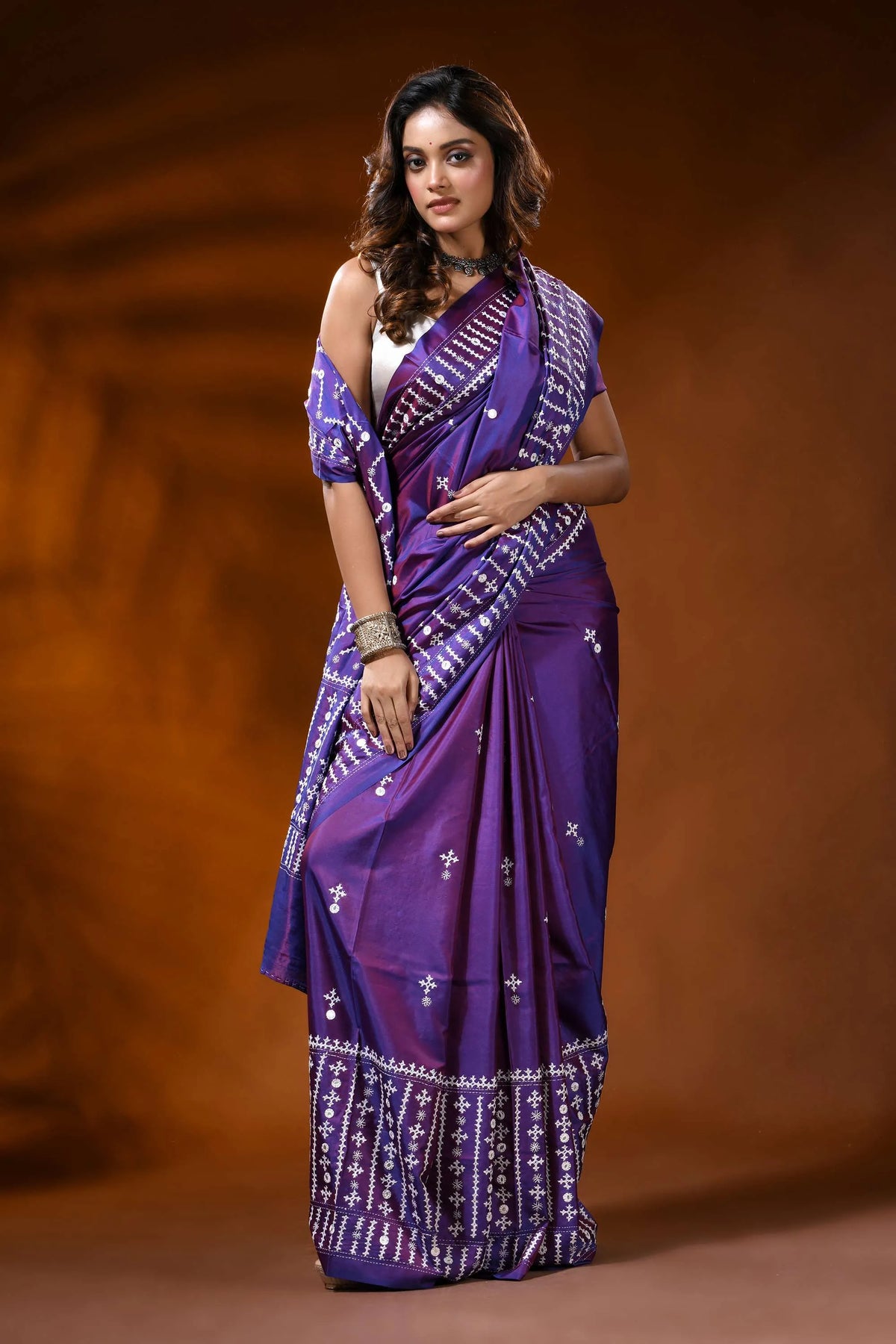 Amethyst purple silk gujrati stitch saree with chevron design mirror work 4