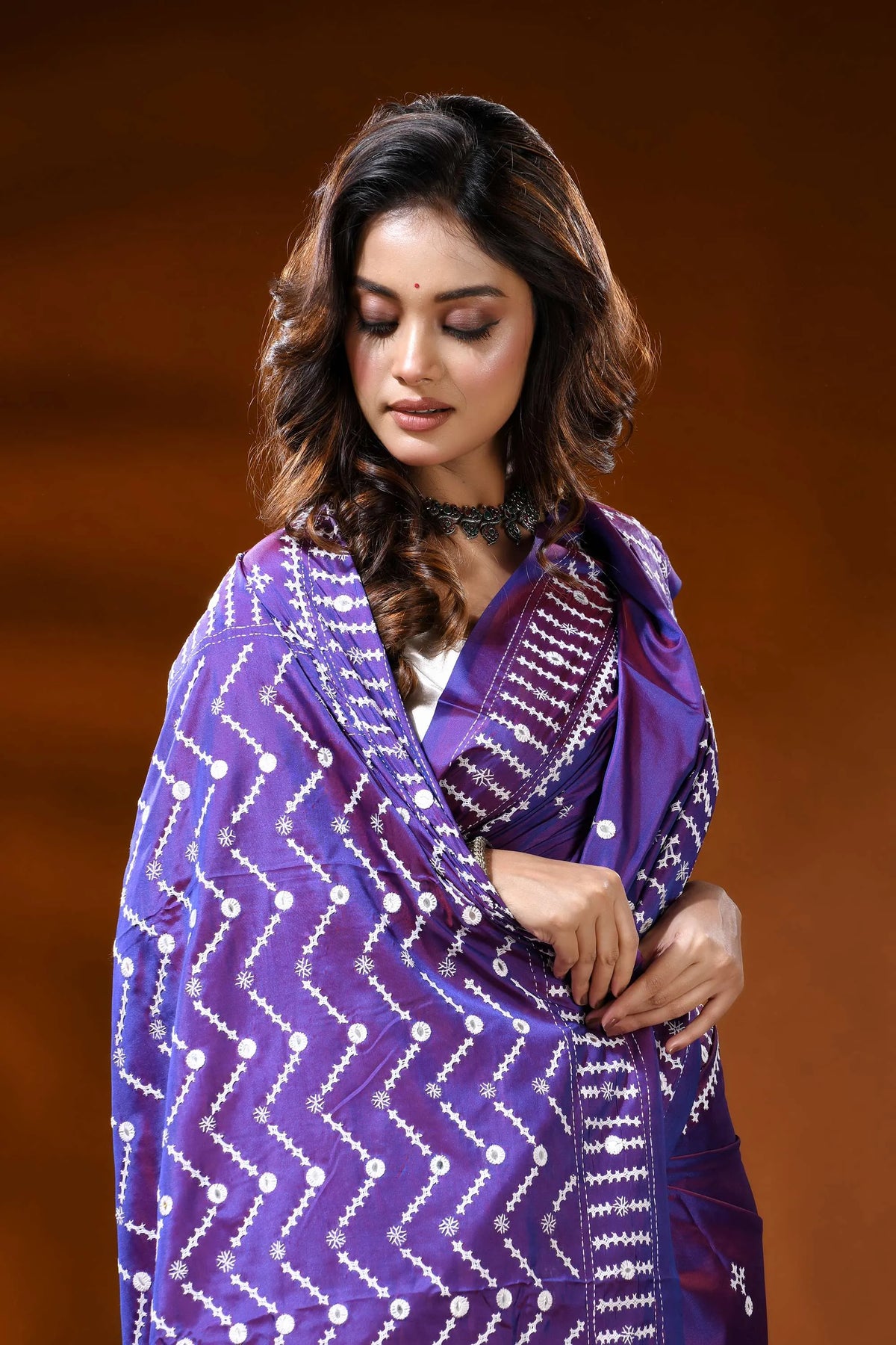 Amethyst purple silk gujrati stitch saree with chevron design mirror work 2