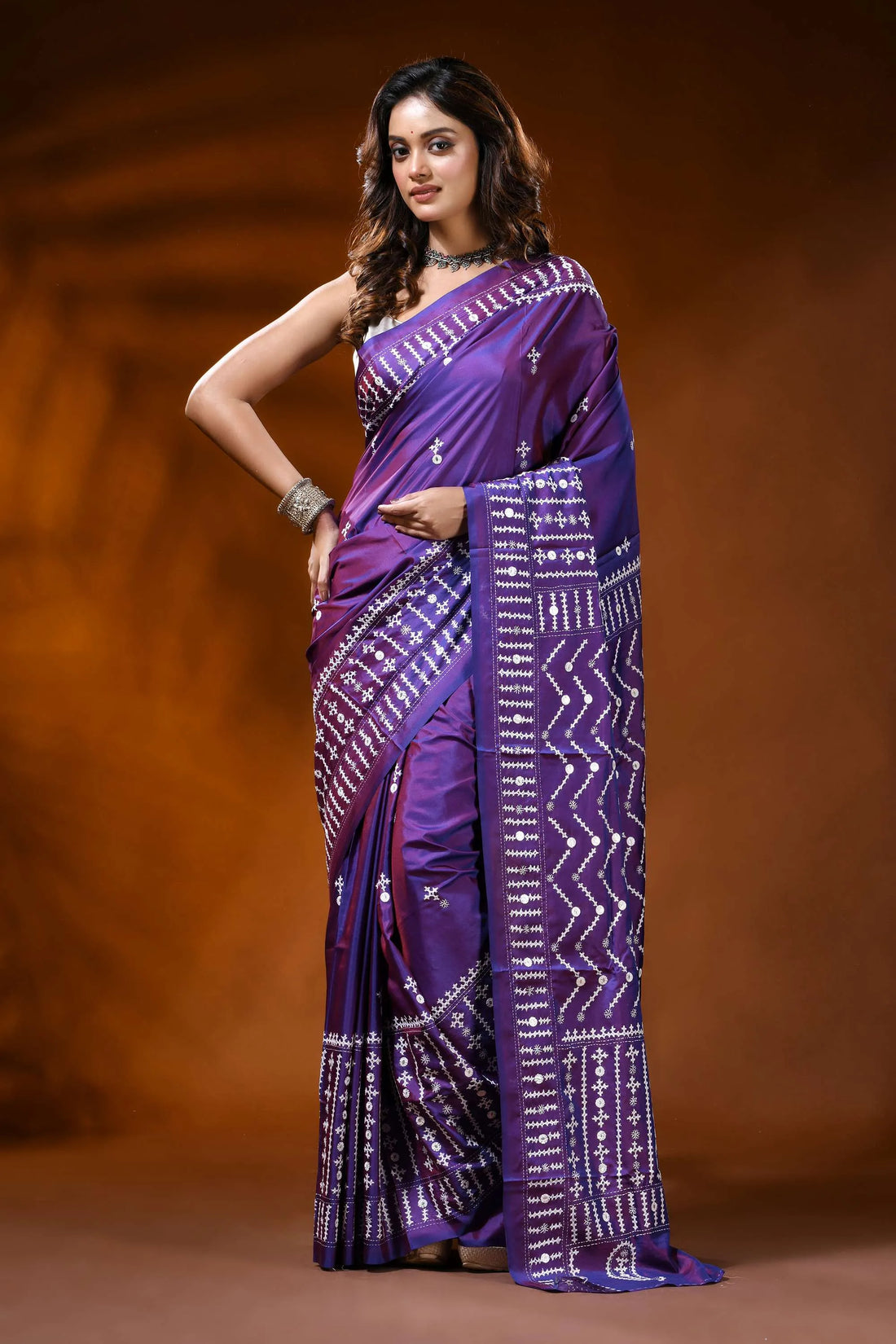 Amethyst purple silk gujrati stitch saree with chevron design mirror work 1