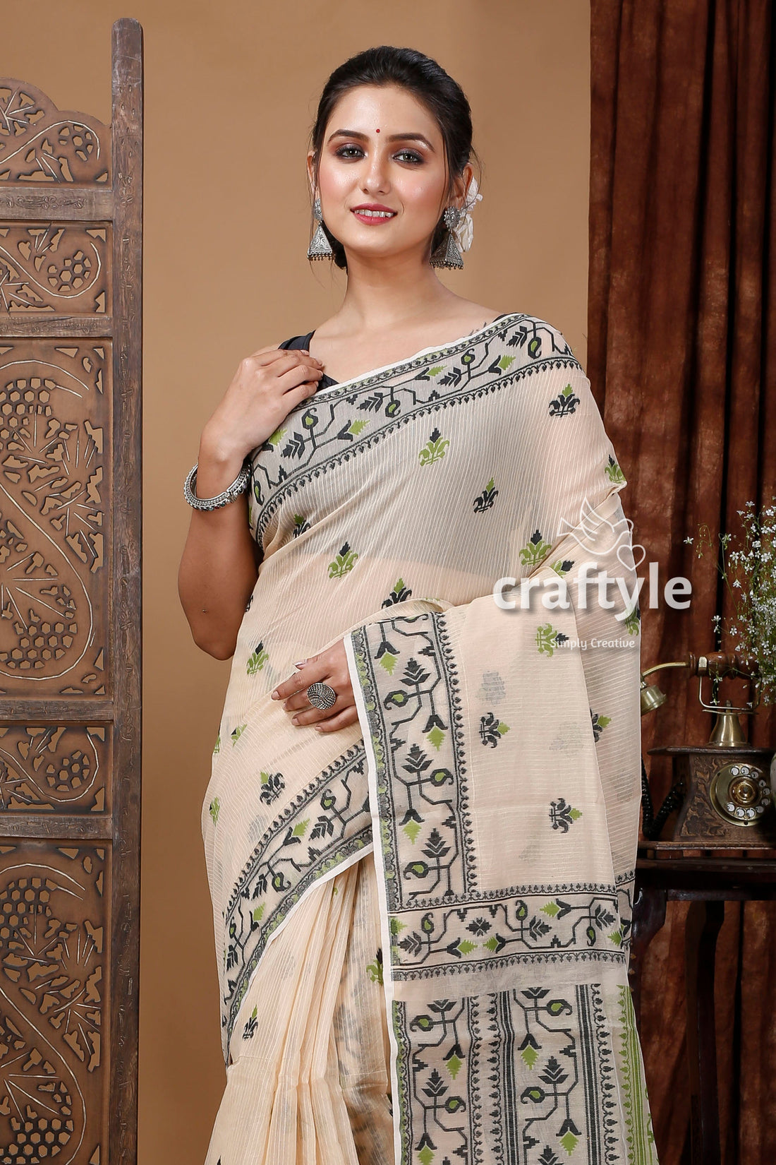 Antique White and Black Bengal Handloom Jamdani Saree - Craftyle