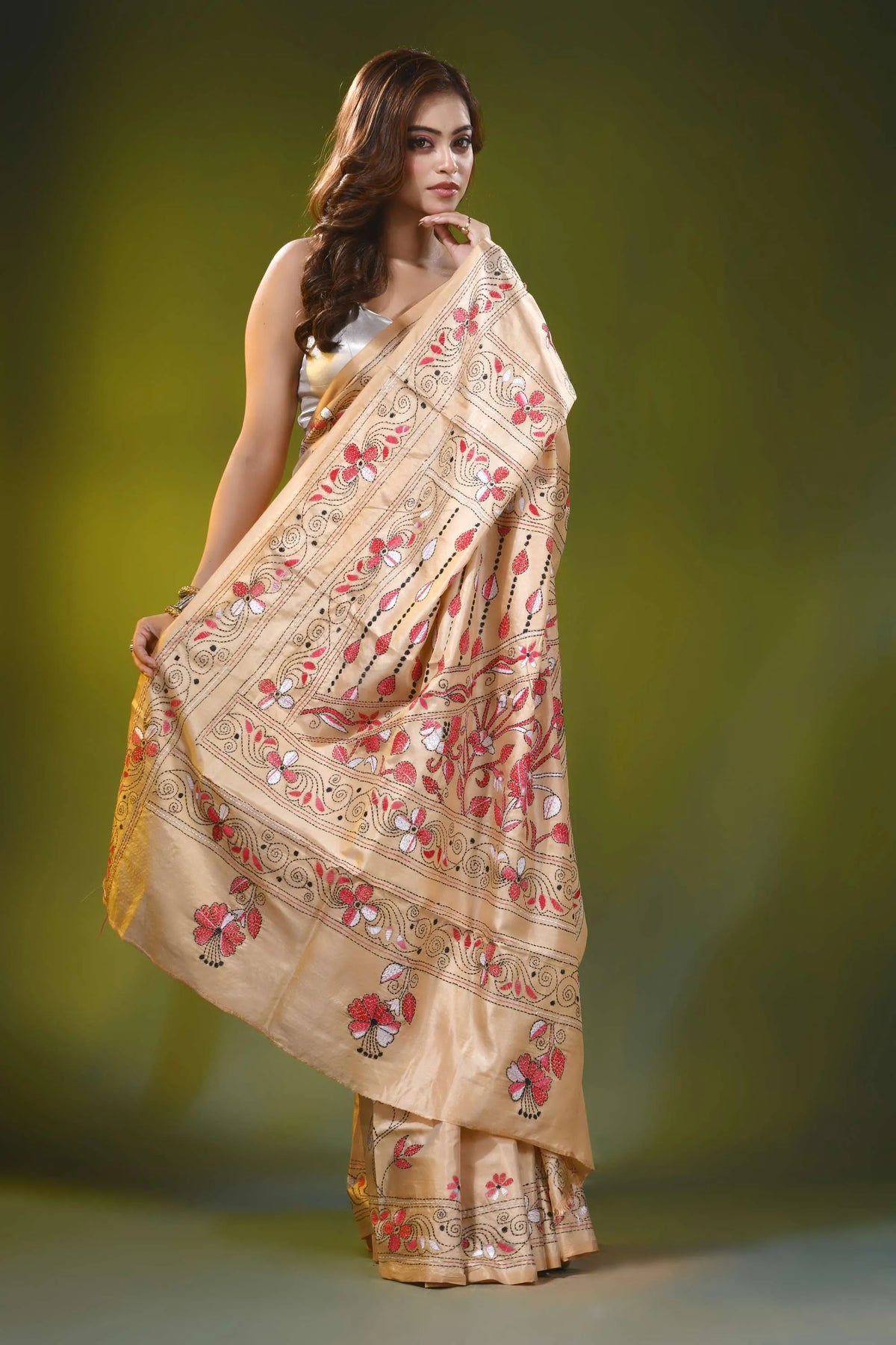 Beige silk kantha work saree with hand embroidered floral motif 4