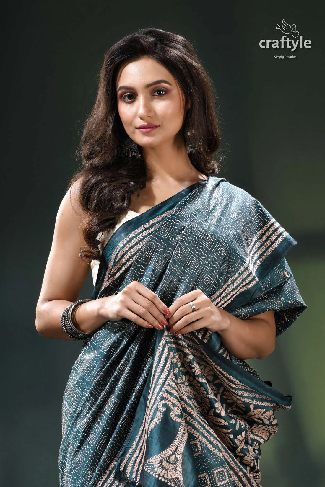 Beige thread all-over work kantha silk saree in teal blue teal white patterned saree woven 2