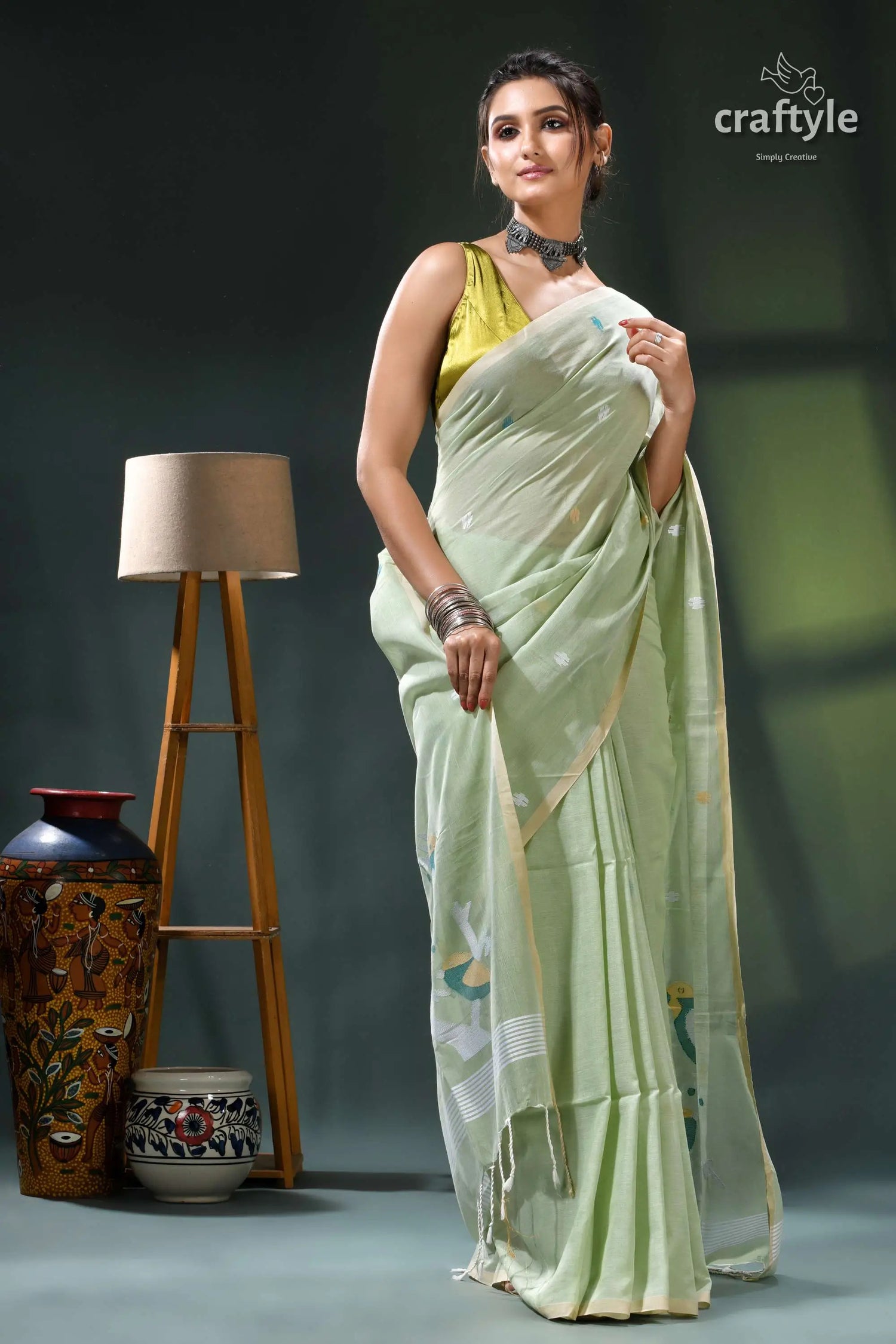 Bird motif handwoven soft cotton jamdani saree in laurel green pastel green saree floral pattern 5
