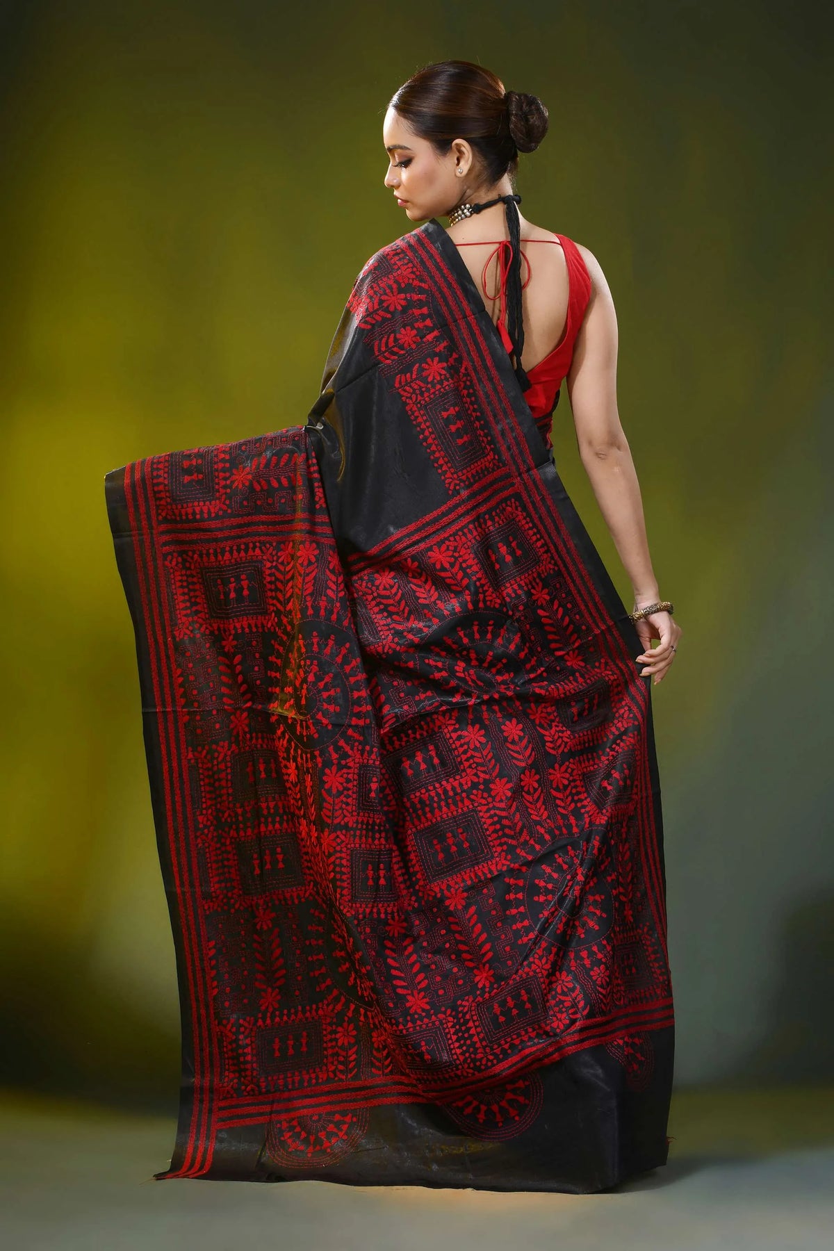 Black and red silk kantha saree with handmade warli ethnic design 5