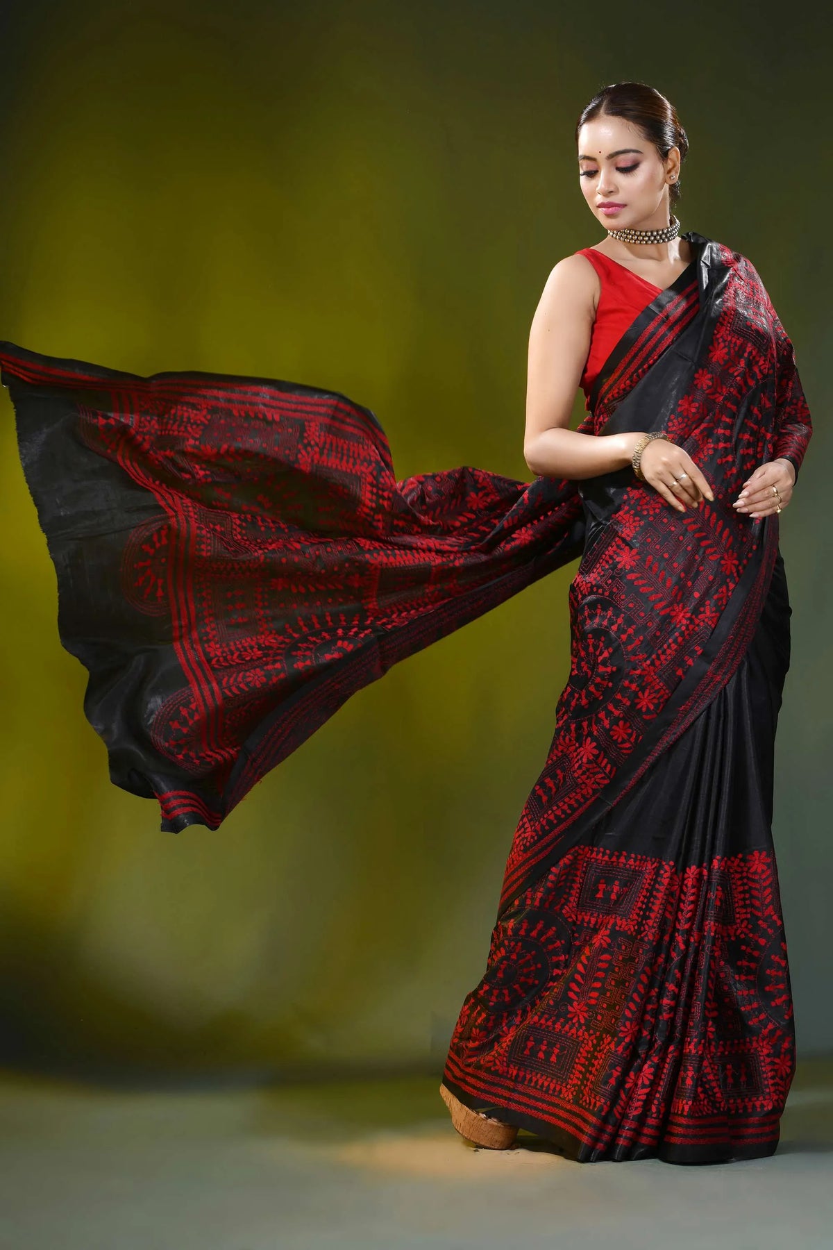 Black and red silk kantha saree with handmade warli ethnic design 4