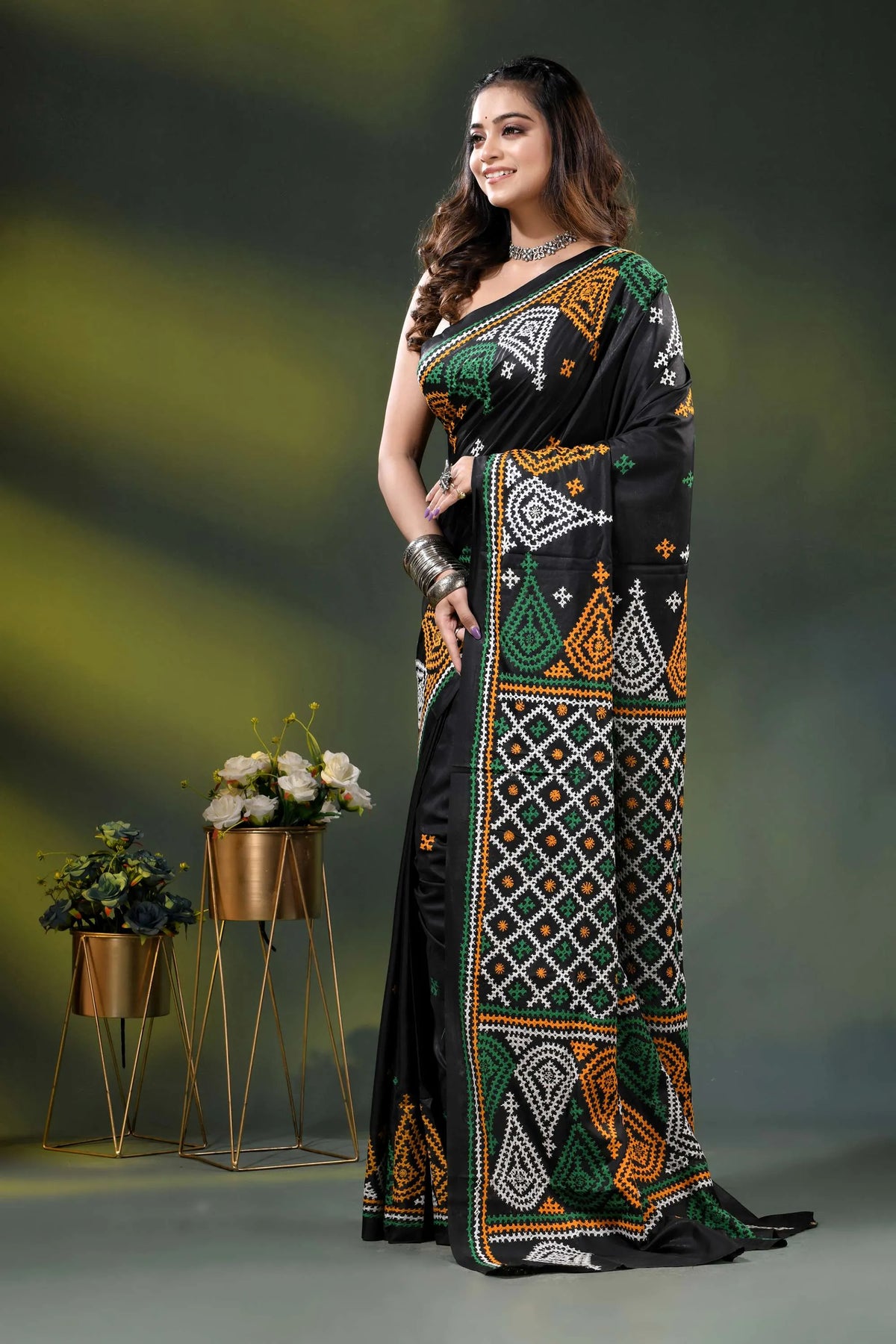 Black kutch embroidery silk saree with multi-thread paisley design 3