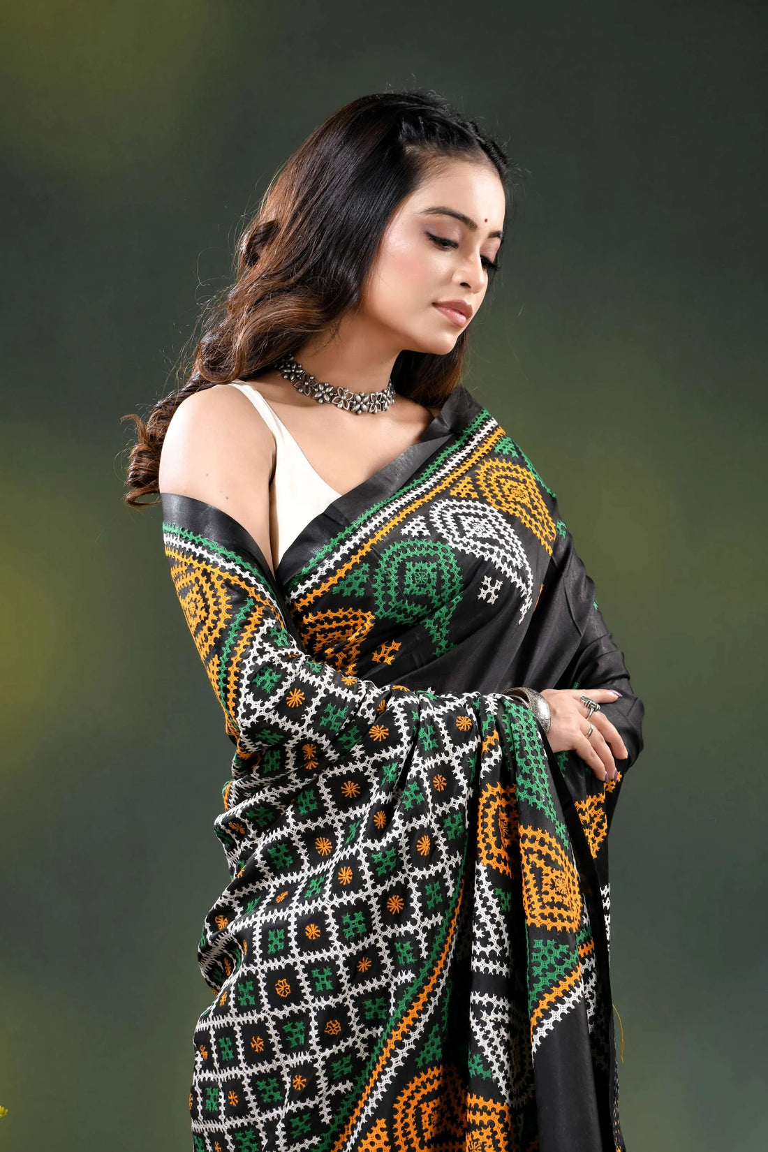 Black kutch embroidery silk saree with multi-thread paisley design 2