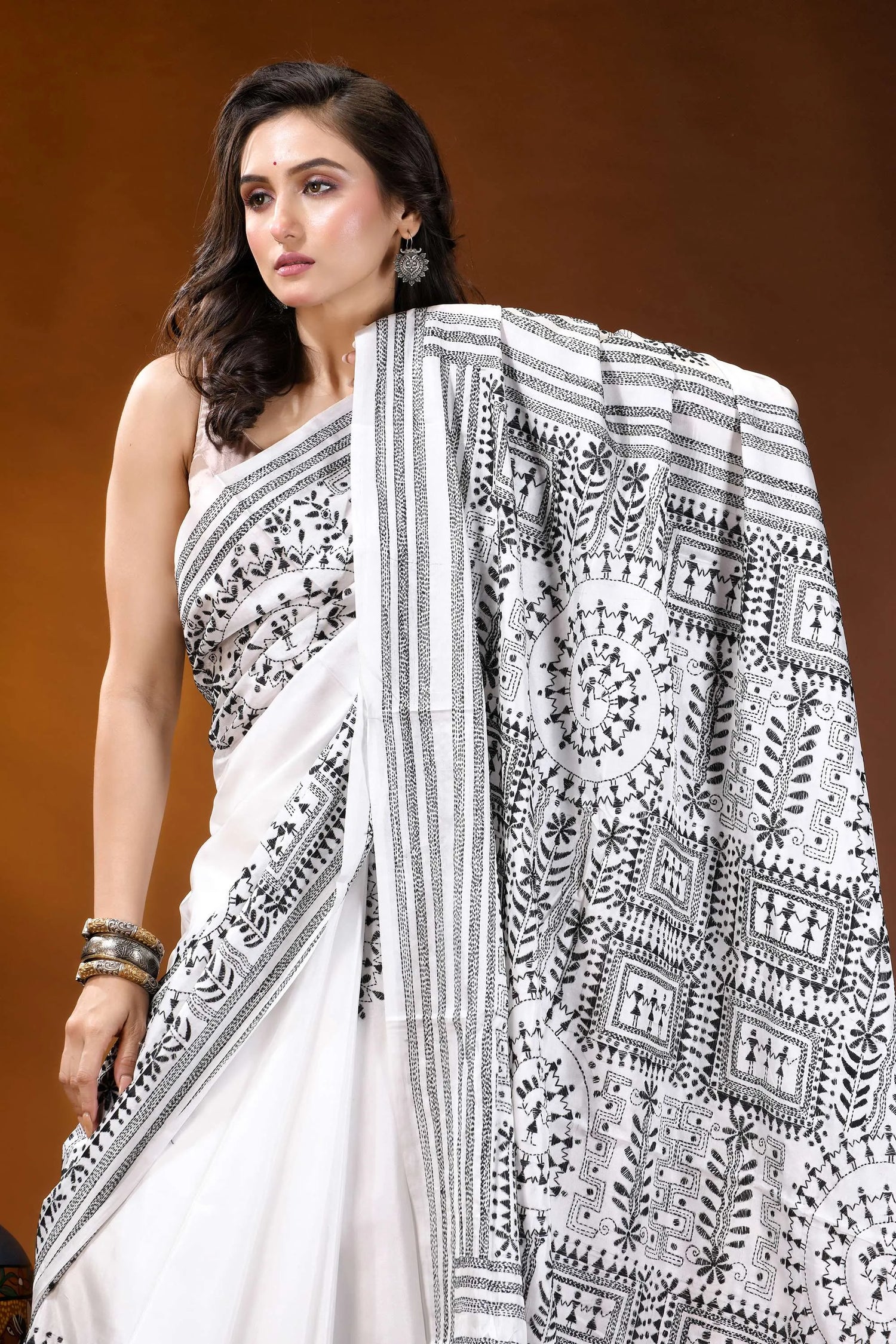 Black thread warli motif hand embroidered silk kantha saree in white white saree intricate black embroidered 2