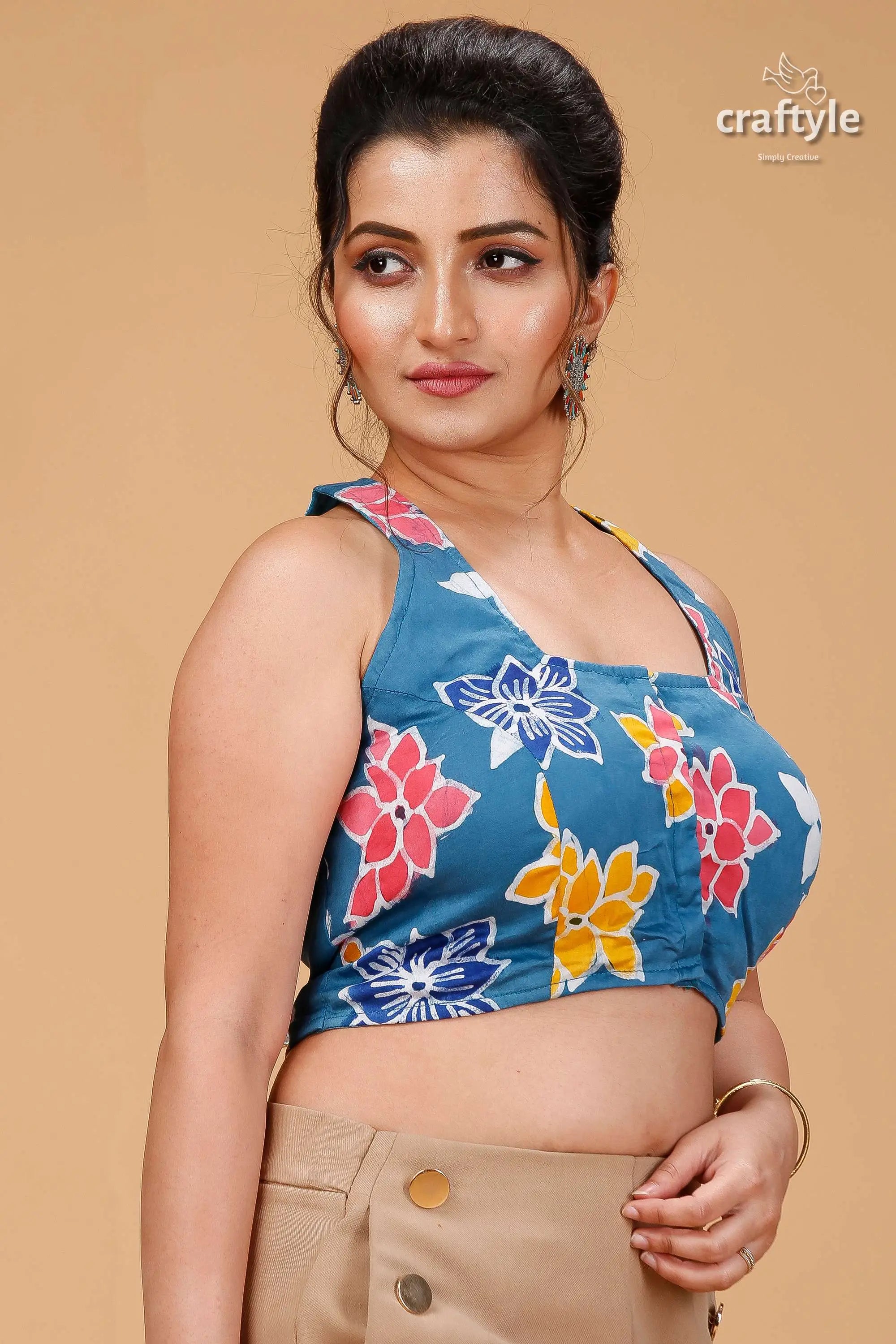 Bondi blue floral hand batik pure cotton blouse woman blue floral print crop 4