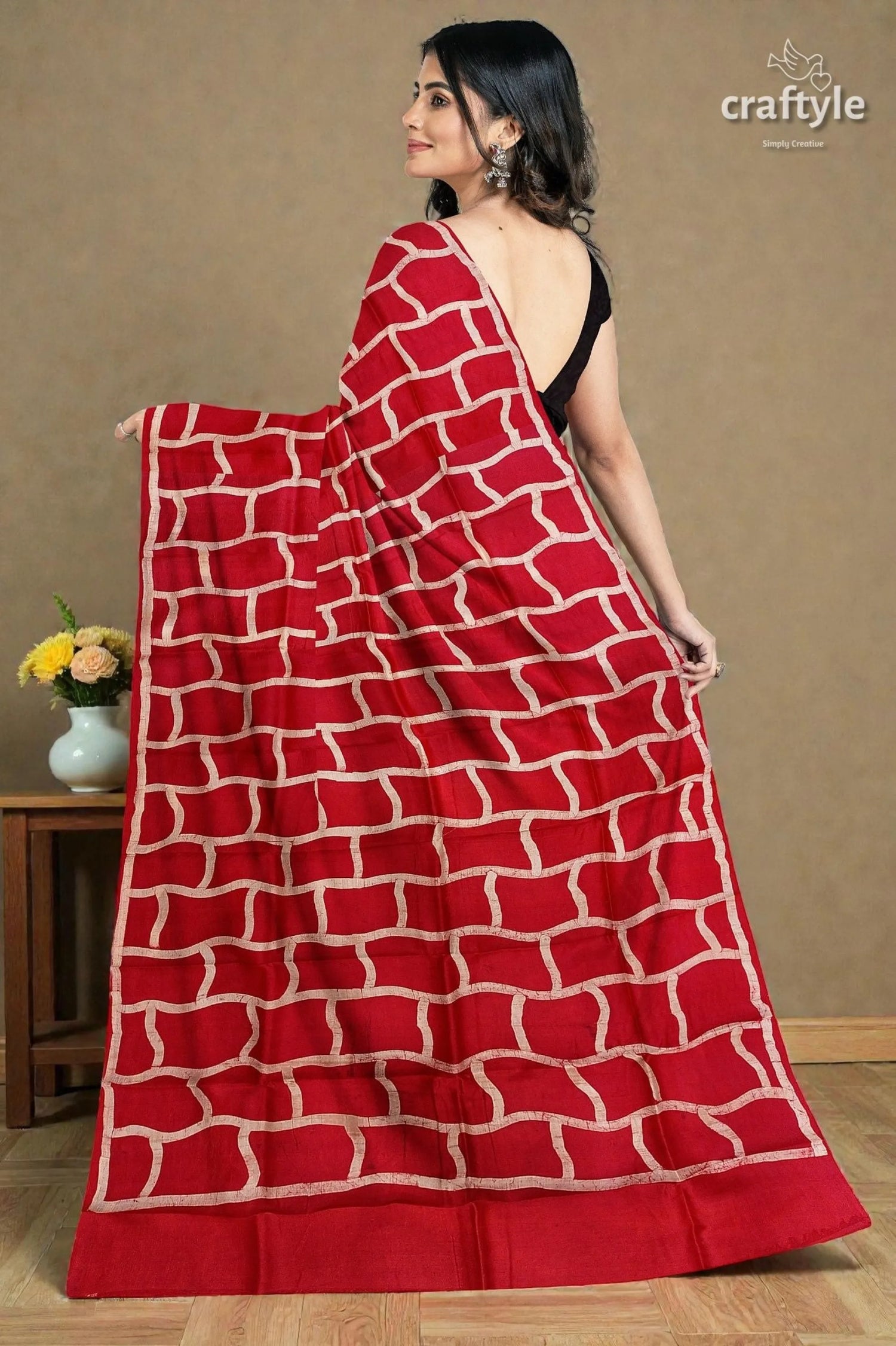 Carnation red and white hand batik mulberry pure silk saree red saree bold brick-patterned design 4