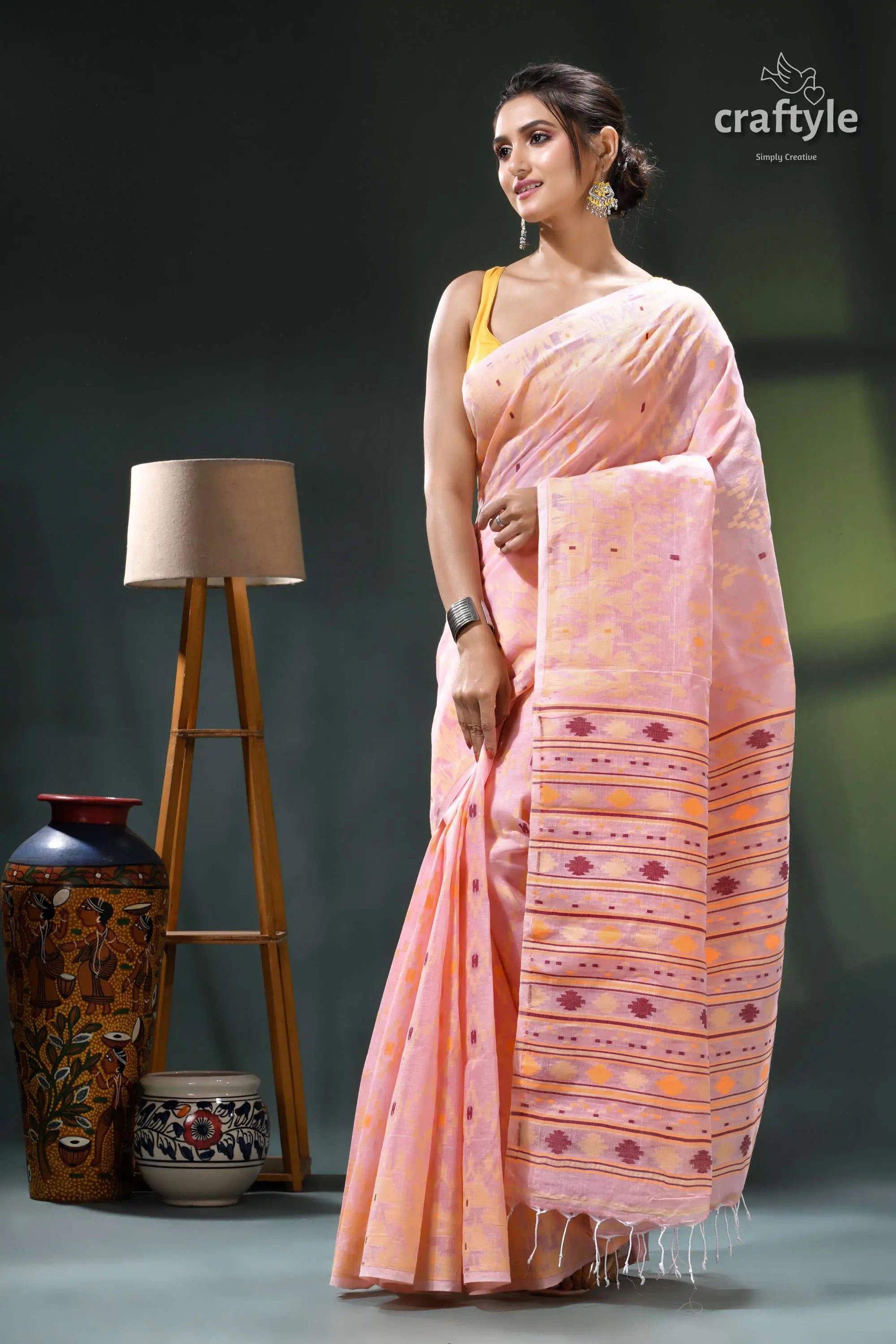 Cavern pink bengal handloom cotton jamdani saree peach-colored saree intricate geometric patterns 3