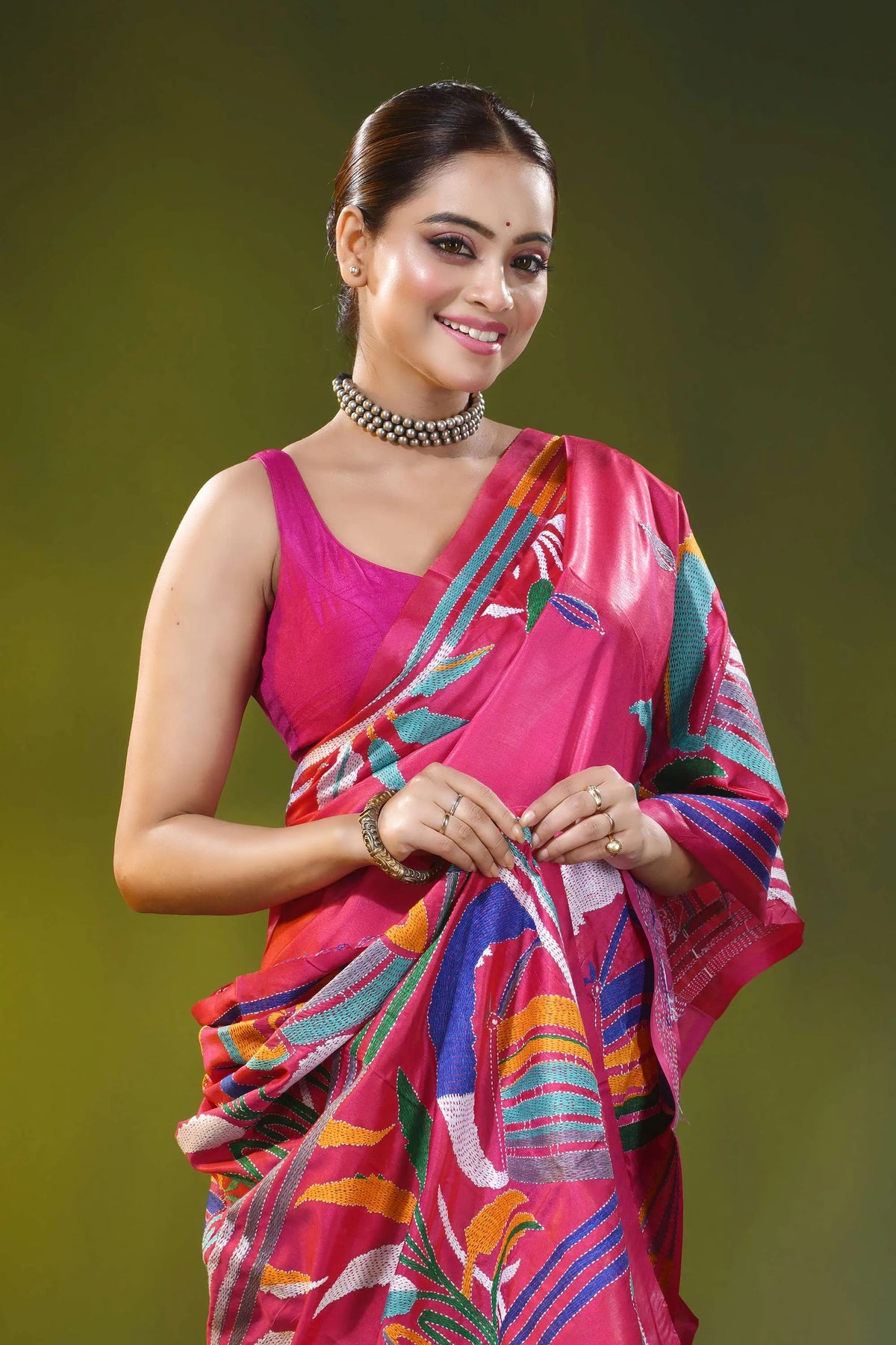 Cerise pink ethnic dhak motif kantha silk saree - handmade threadwork 2