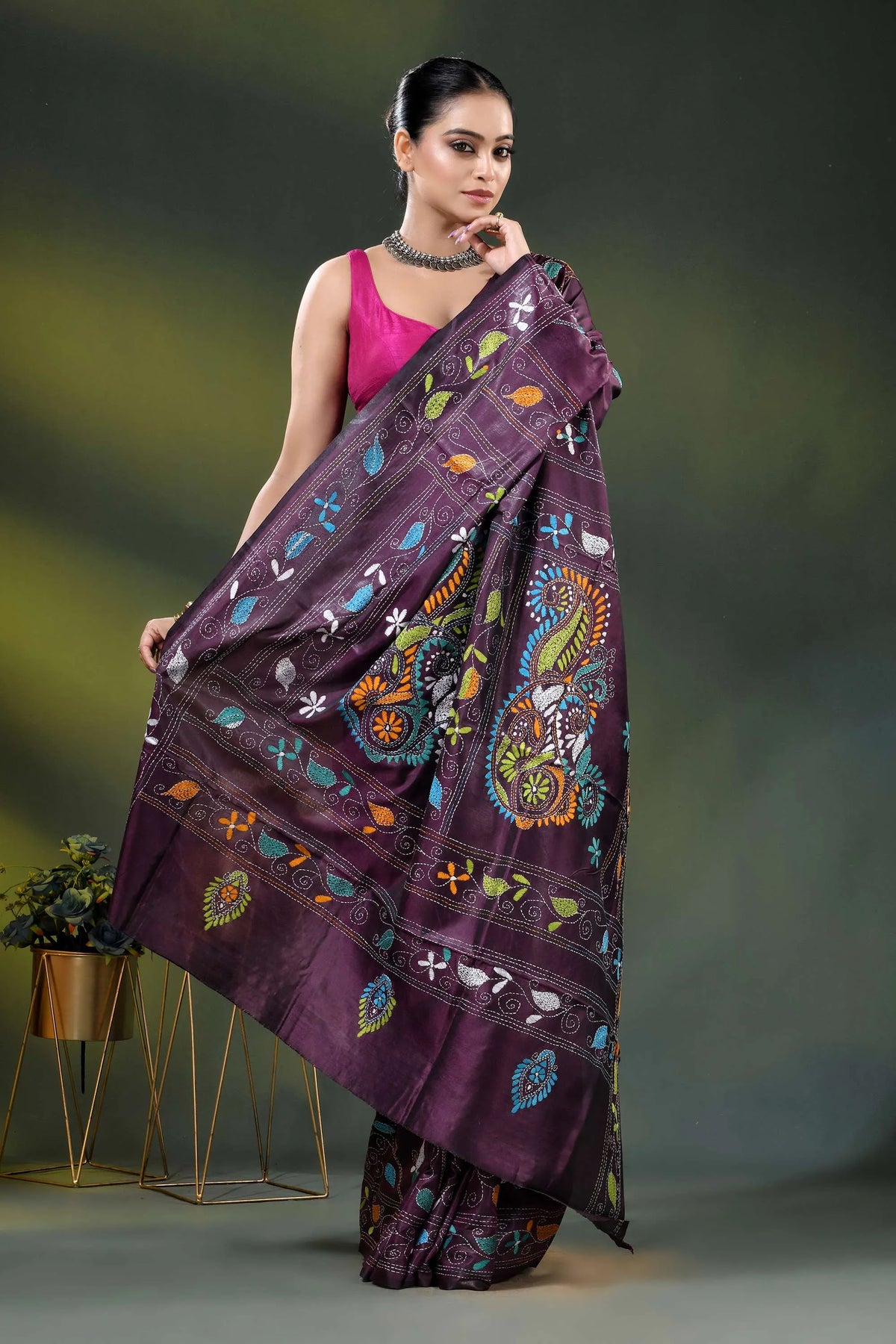 Crater brown paisley motif hand embroidered silk kantha work saree 4