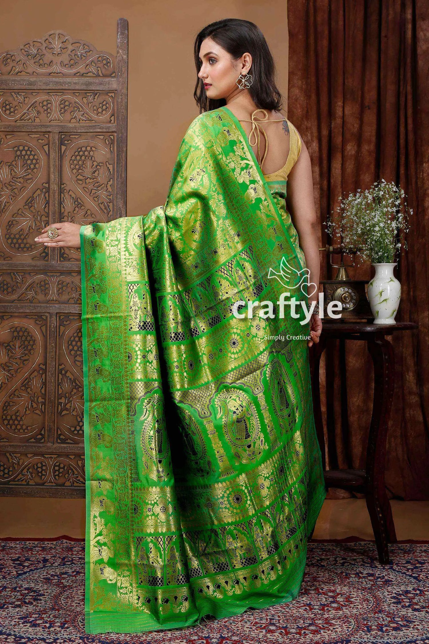 Crayola green soft swarnachari saree with golden zari meena work green gold patterned saree 4