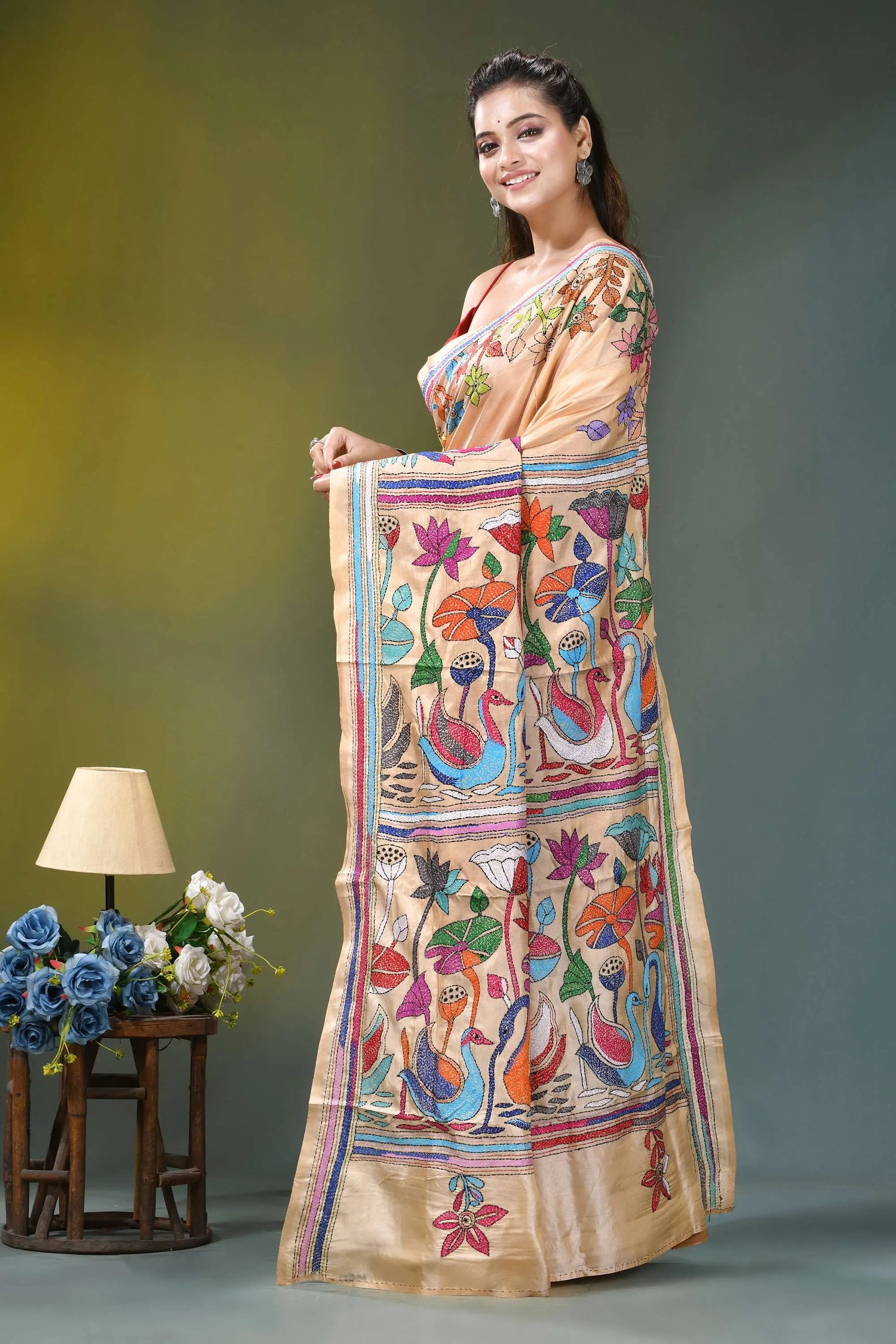 Cream beige swan motif handmade silk kantha saree beige silk saree vibrant hand-painted 3