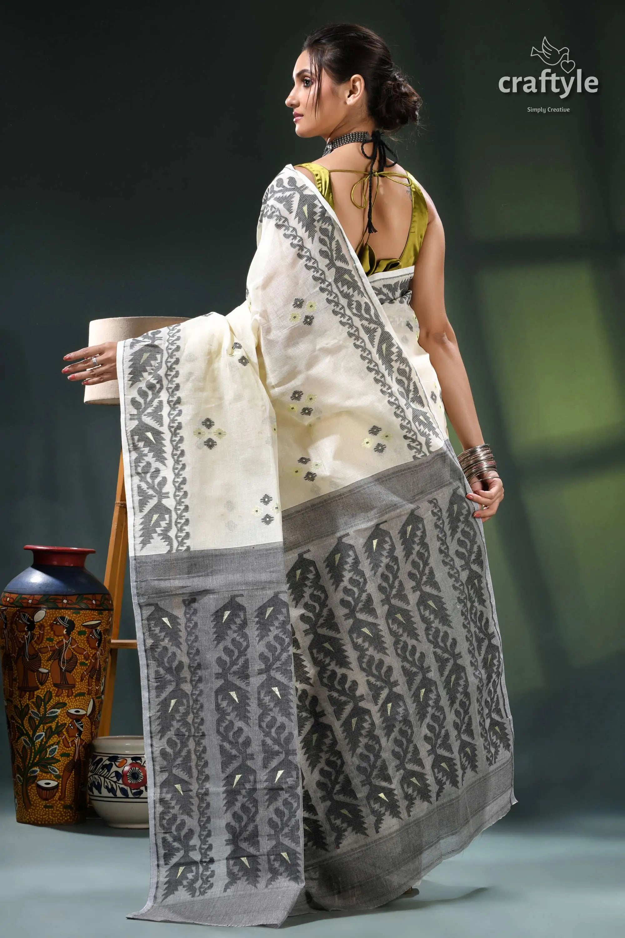 Cream white elegant design cotton jamdani saree cream grey floral embroidered saree 4