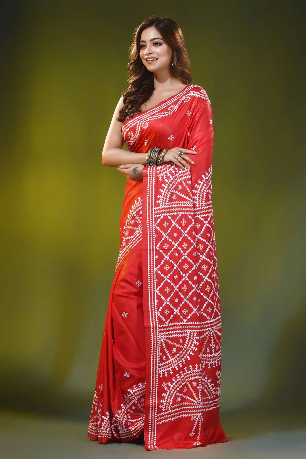 Crimson red circular pattern handmade kutch embroidery silk saree 3
