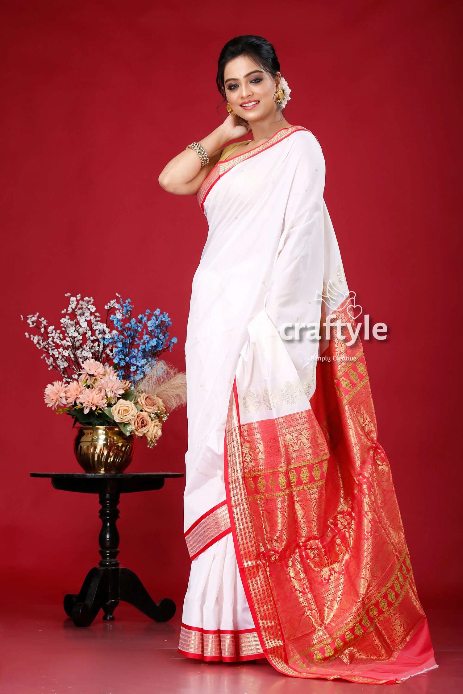 Daisy white and red zari border bomkai silk saree woman white red saree 4