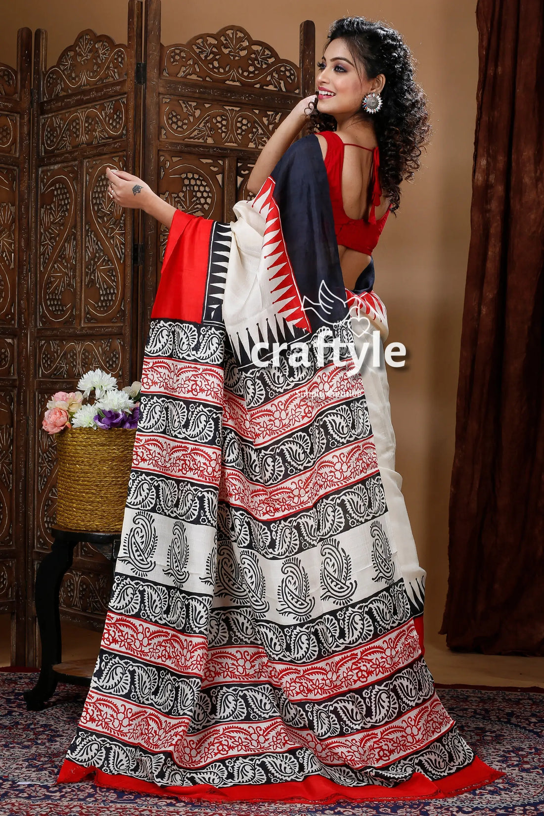 Daisy white mulberry pure silk hand block saree red black white patterned saree 2