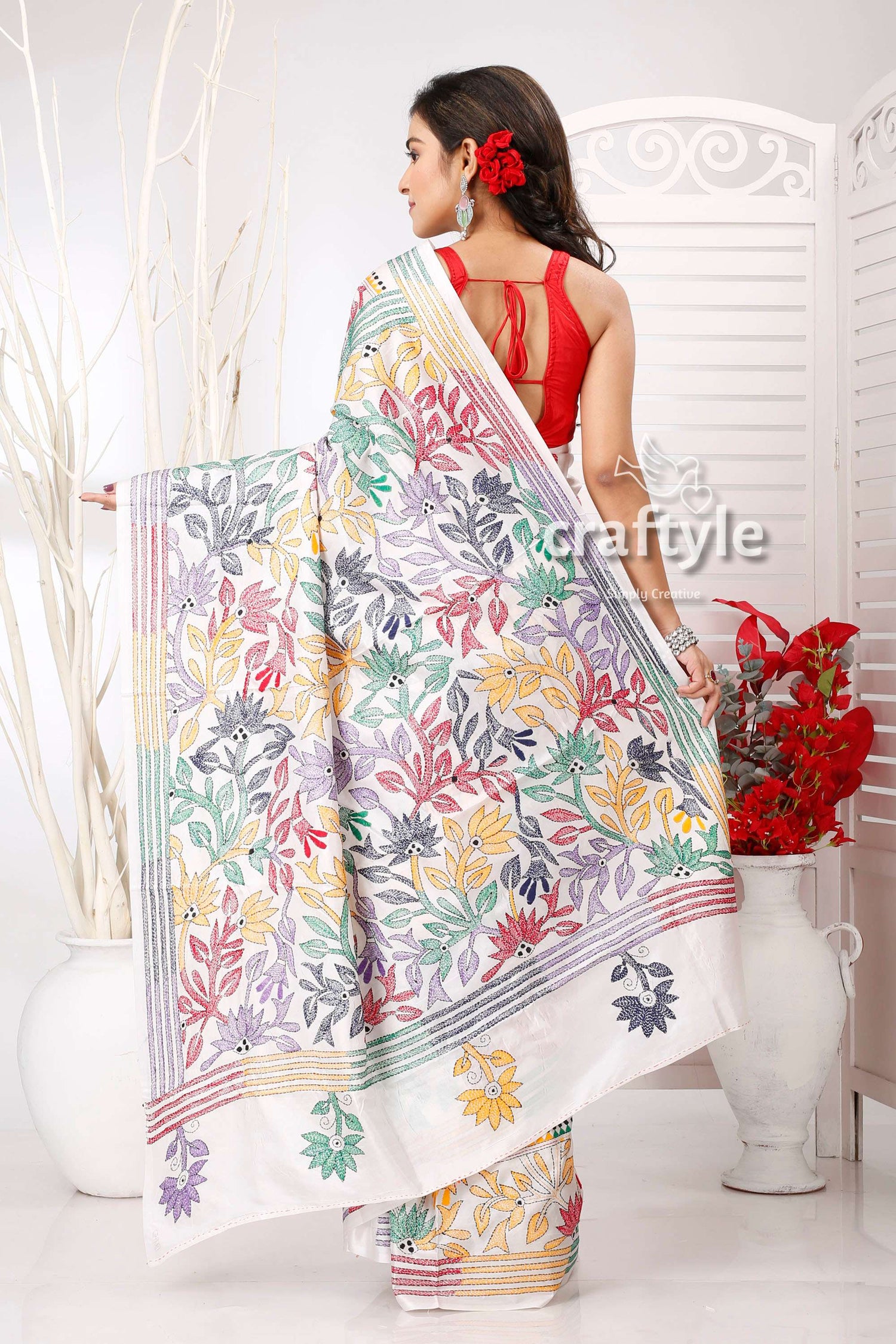 Daisy White Multicolor Blossom Pattern Silk Kantha Stitch Saree - Craftyle