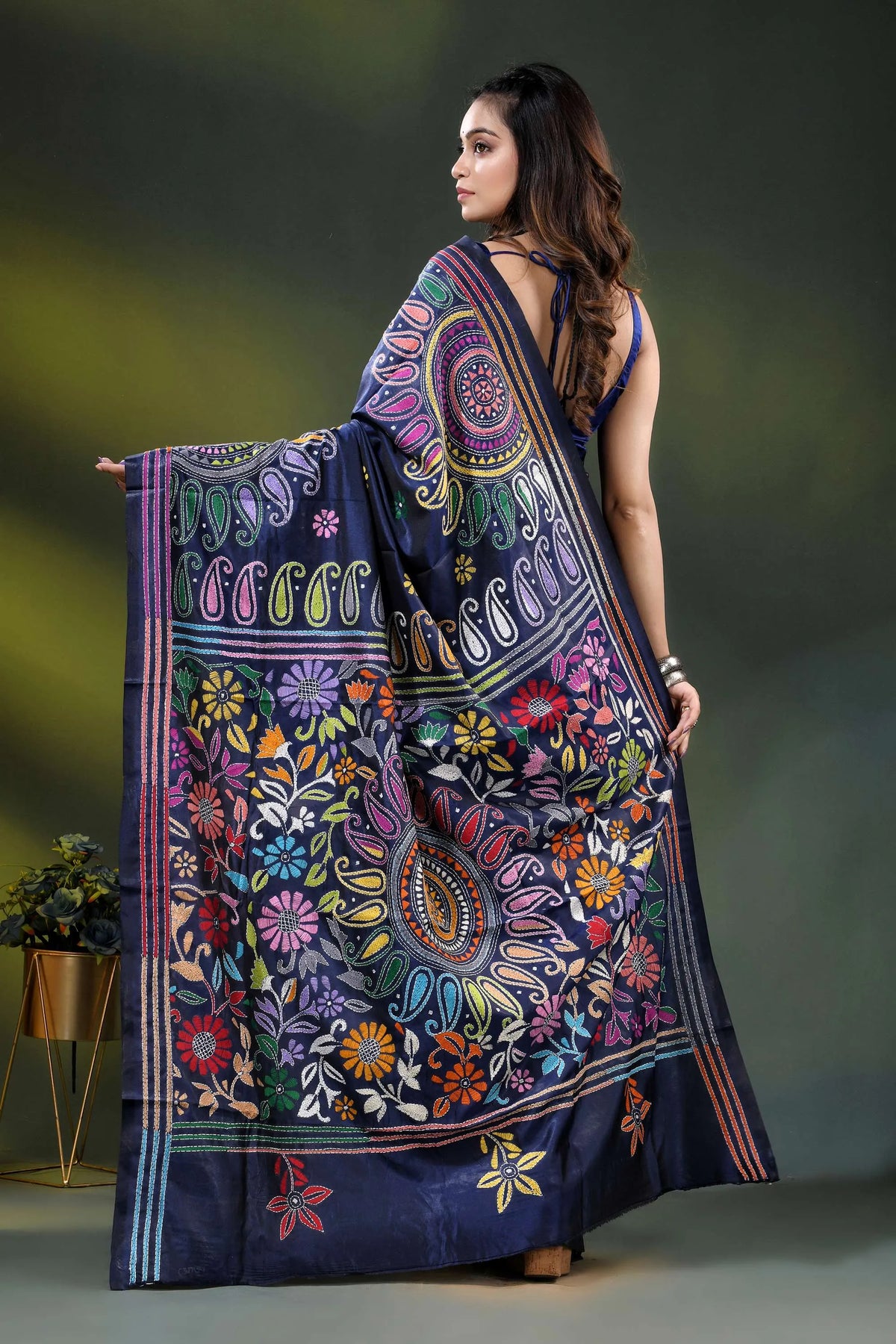 Dark blue multi-thread floral paisley motif handcrafted silk kantha saree 5