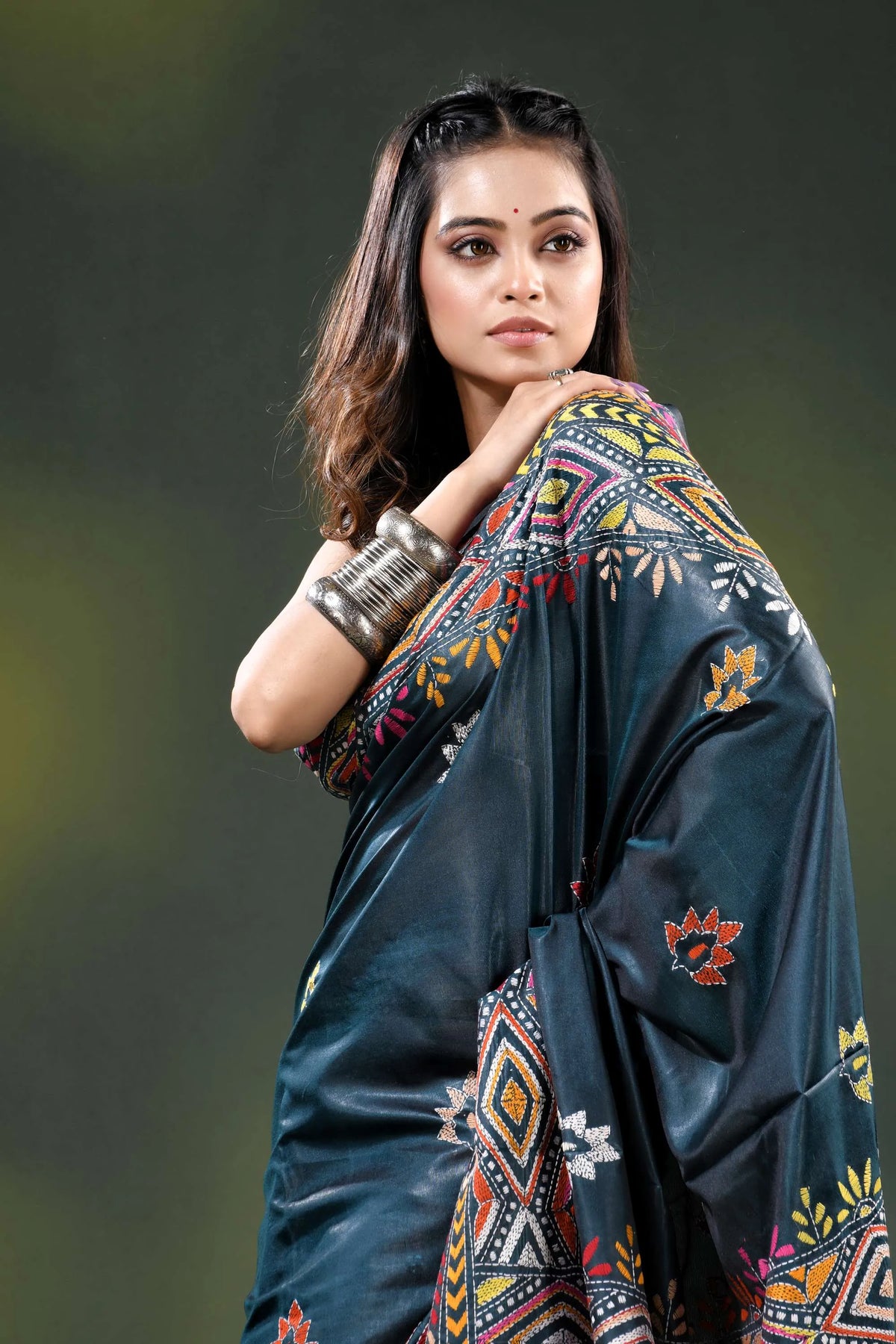 Dark jungle green multi-thread ethnic design silk kantha saree 2