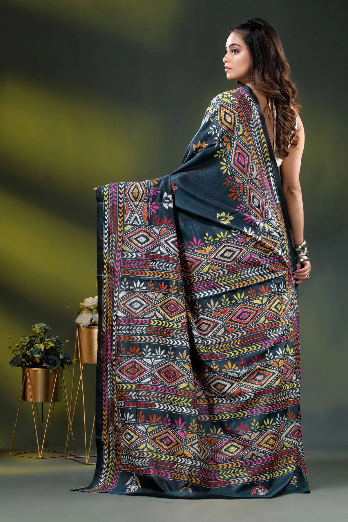 Dark jungle green multi-thread ethnic design silk kantha saree 5