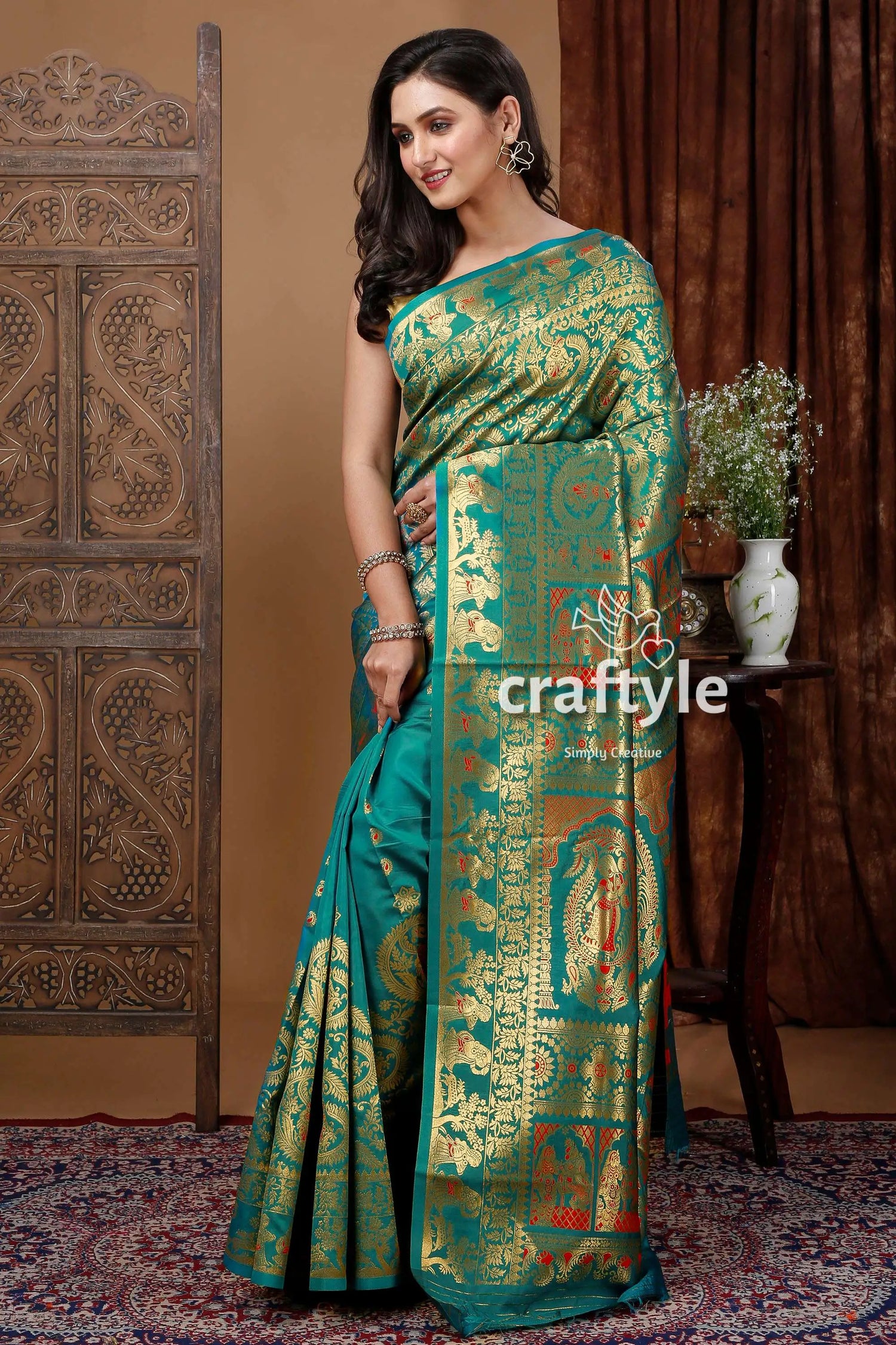 Deep green soft silk swarnachari saree golden zari meena work green gold patterned saree 3