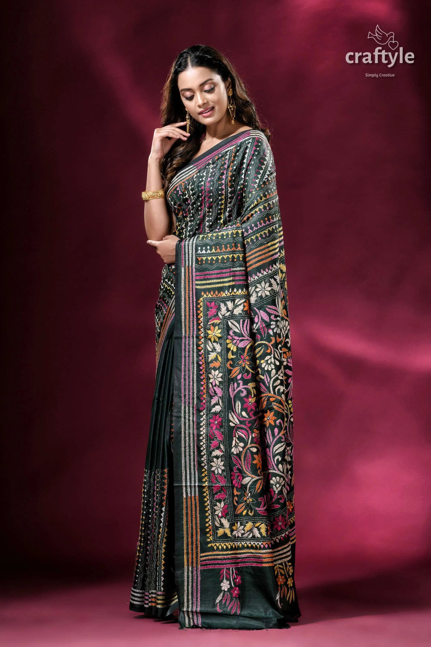 Deep jungle green flower artistry kantha stitch silk saree woman dark saree floral embroidery 3
