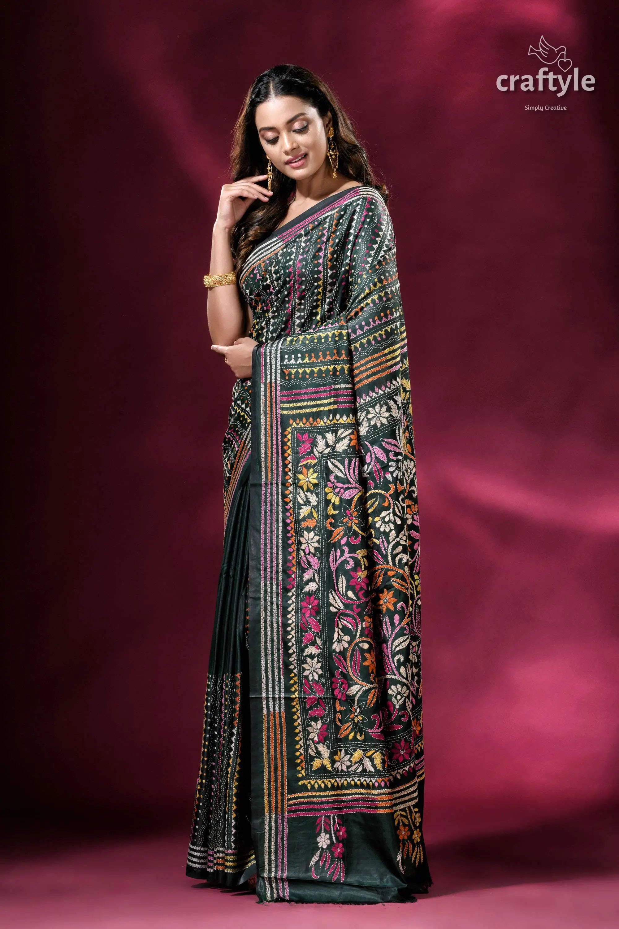 Deep jungle green flower artistry kantha stitch silk saree woman dark saree floral embroidery 3