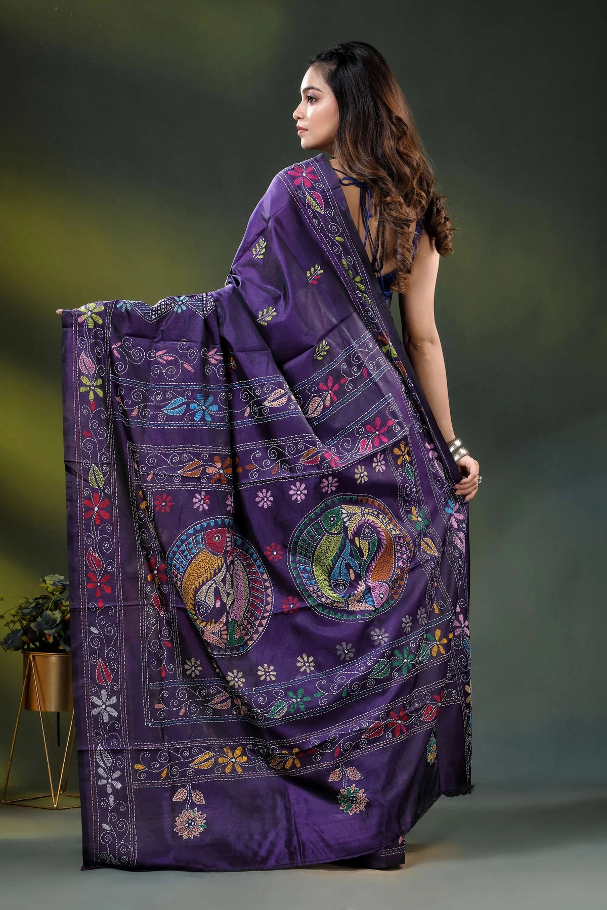 Deep purple fish motif hand embroidered multi-thread kantha silk saree 4