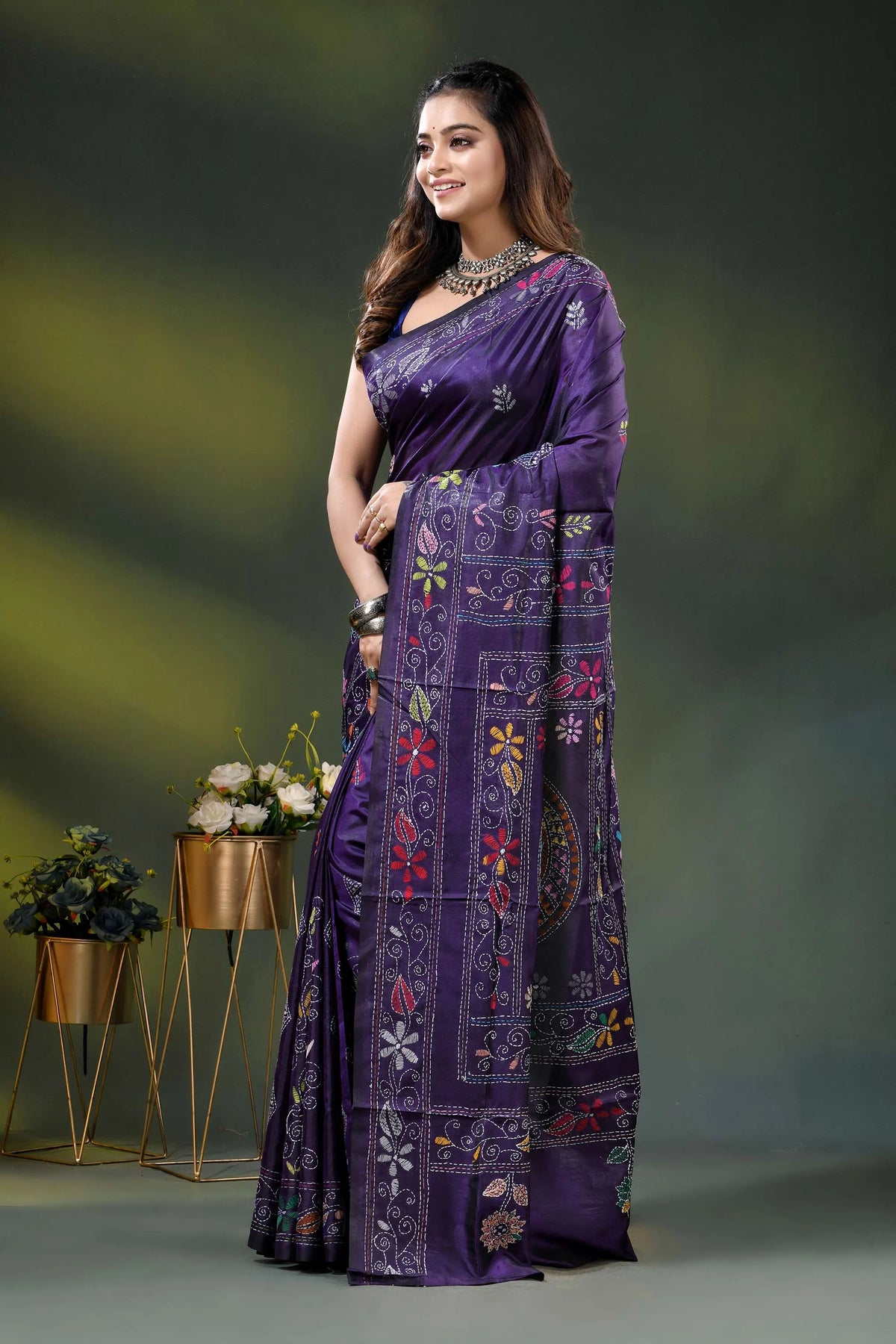 Deep purple fish motif hand embroidered multi-thread kantha silk saree 3