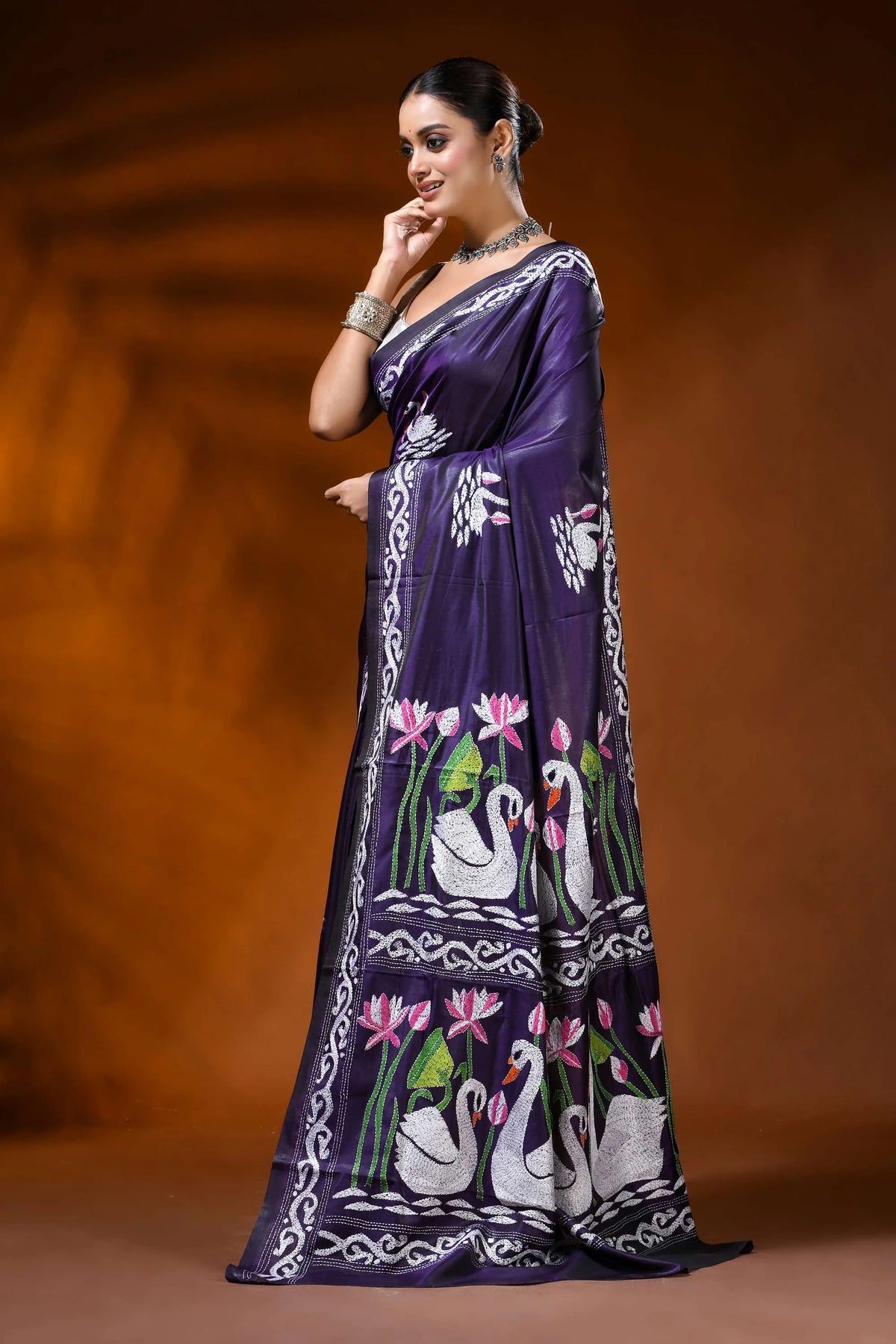 Deep purple handcrafted kantha silk saree with swan lotus design 3