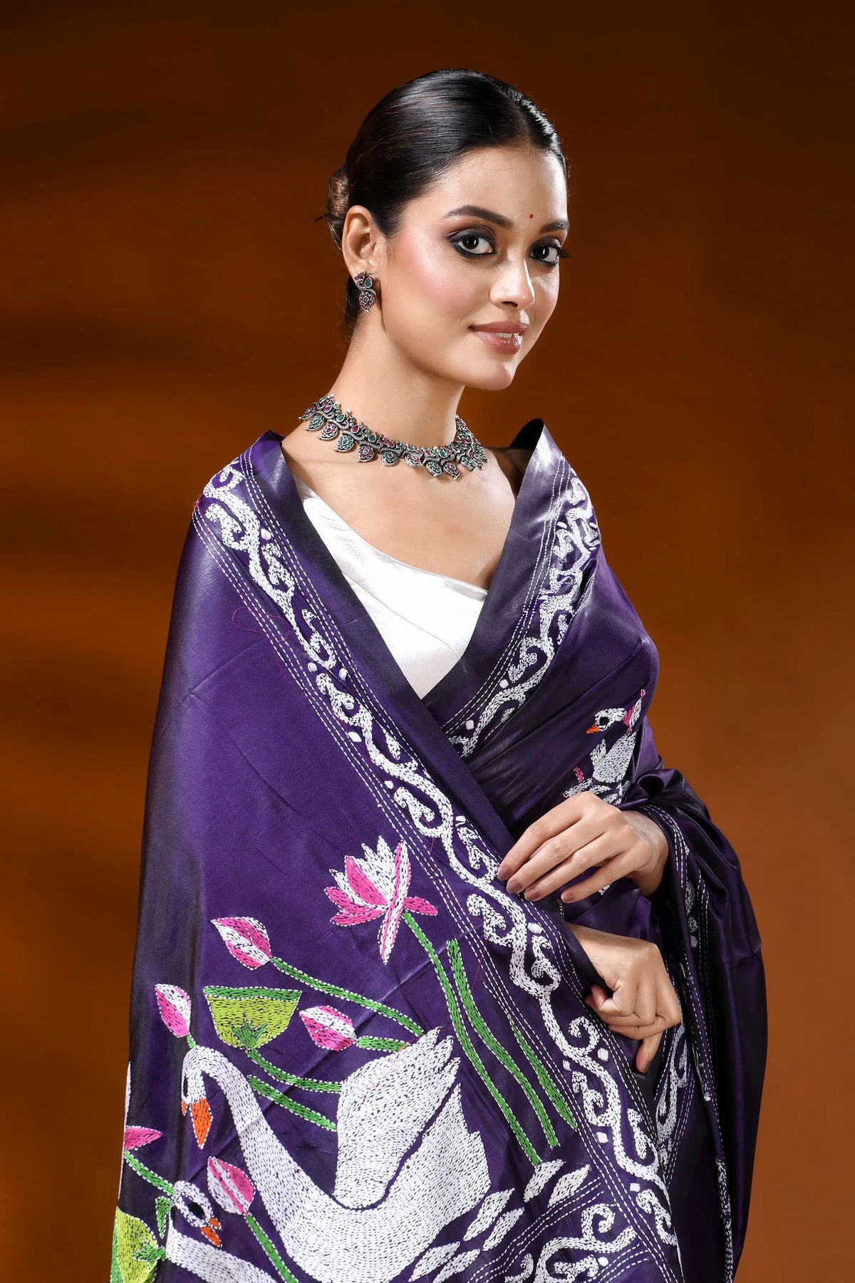 Deep purple handcrafted kantha silk saree with swan lotus design 2