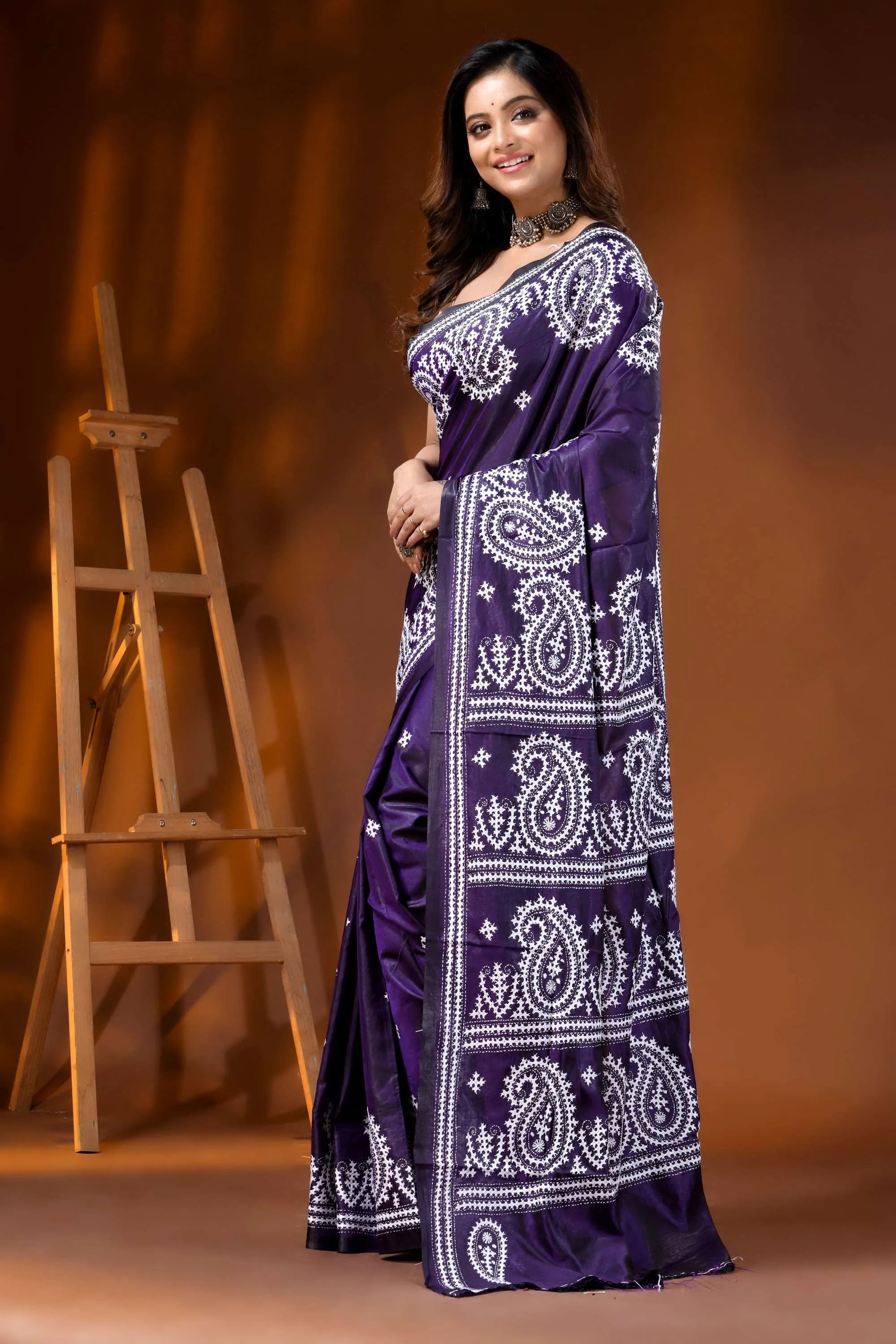 Deep purple paisley silk gujarati stitch saree - hand embroidered 3