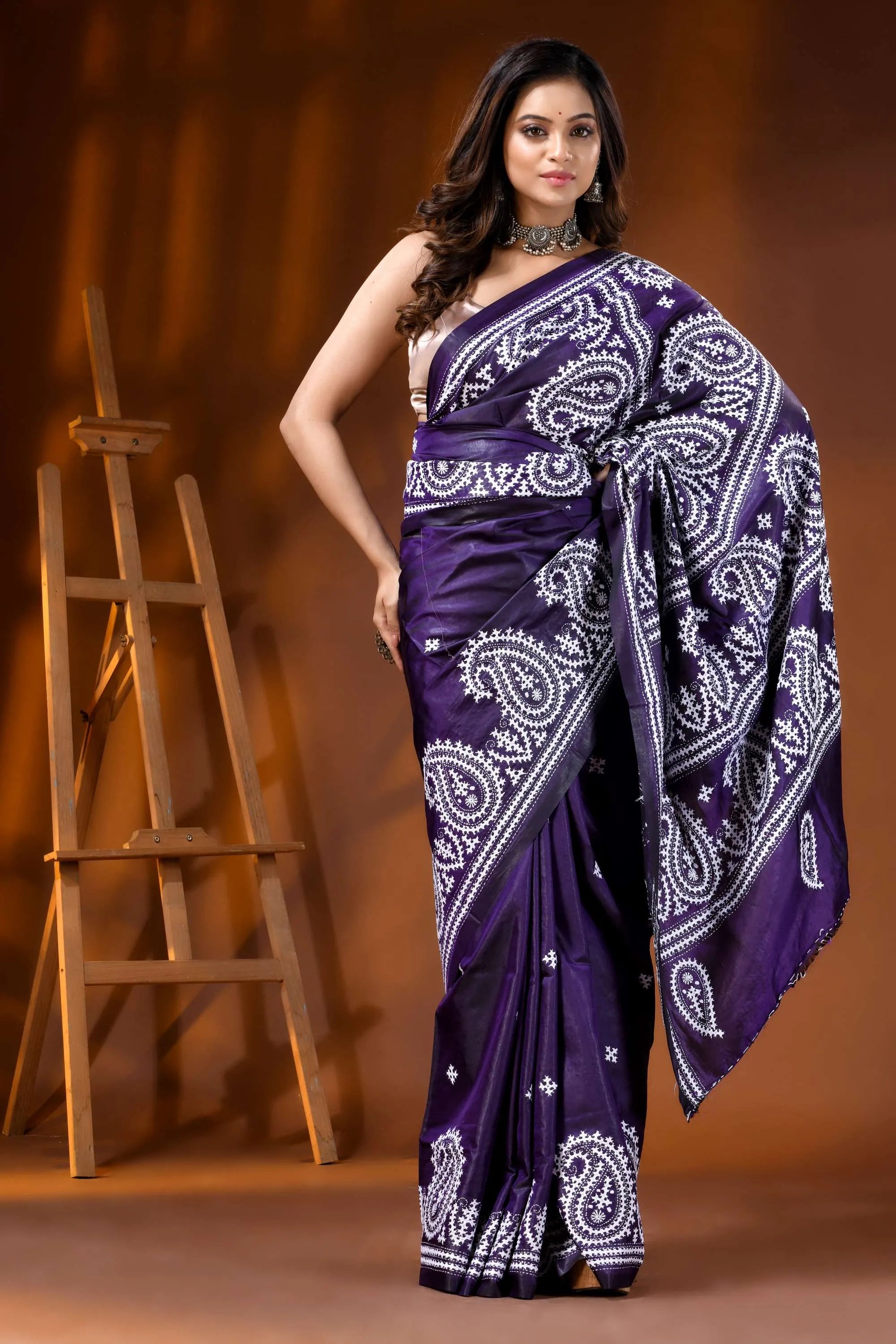Deep purple paisley silk gujarati stitch saree - hand embroidered 6