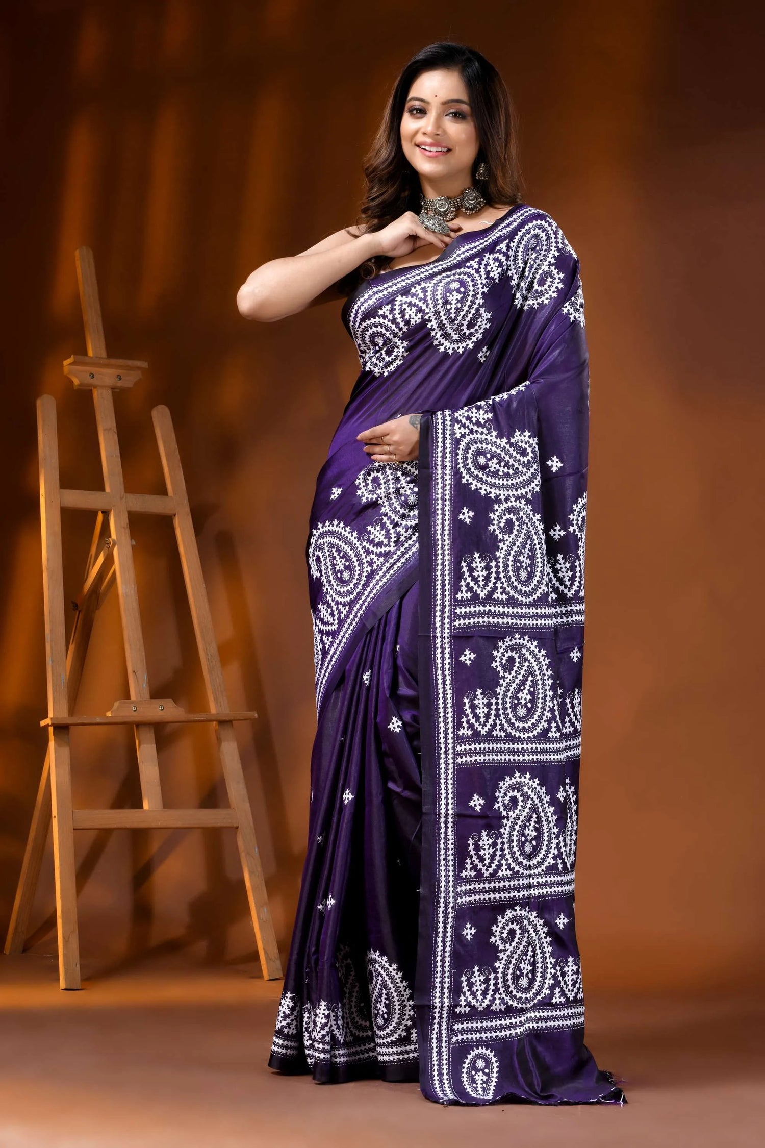 Deep purple paisley silk gujarati stitch saree - hand embroidered 7