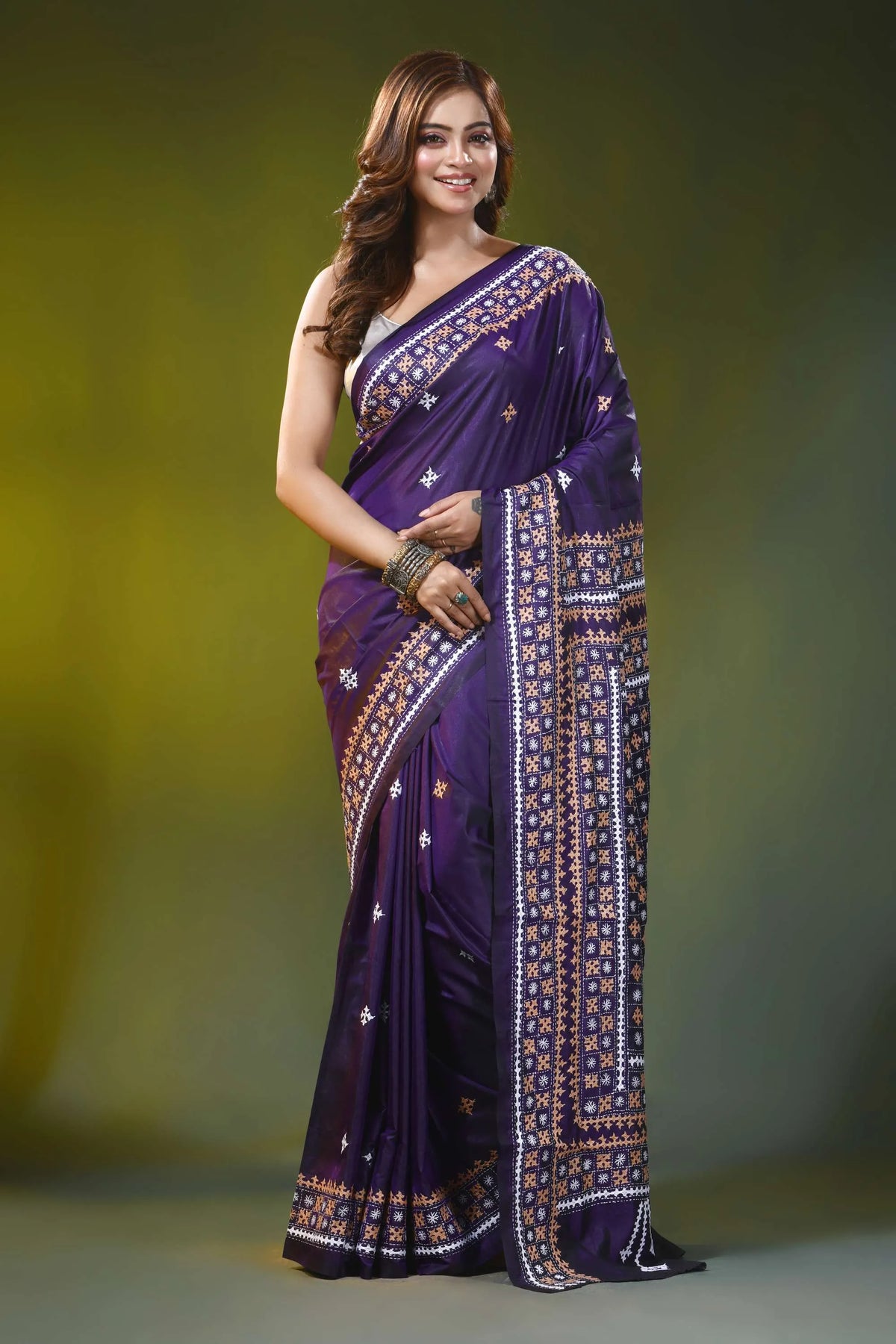Deep violet ethnic grid pattern handmade silk gujarati stitch saree 1