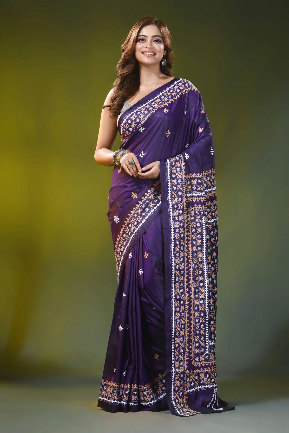 Deep violet ethnic grid pattern handmade silk gujarati stitch saree 6