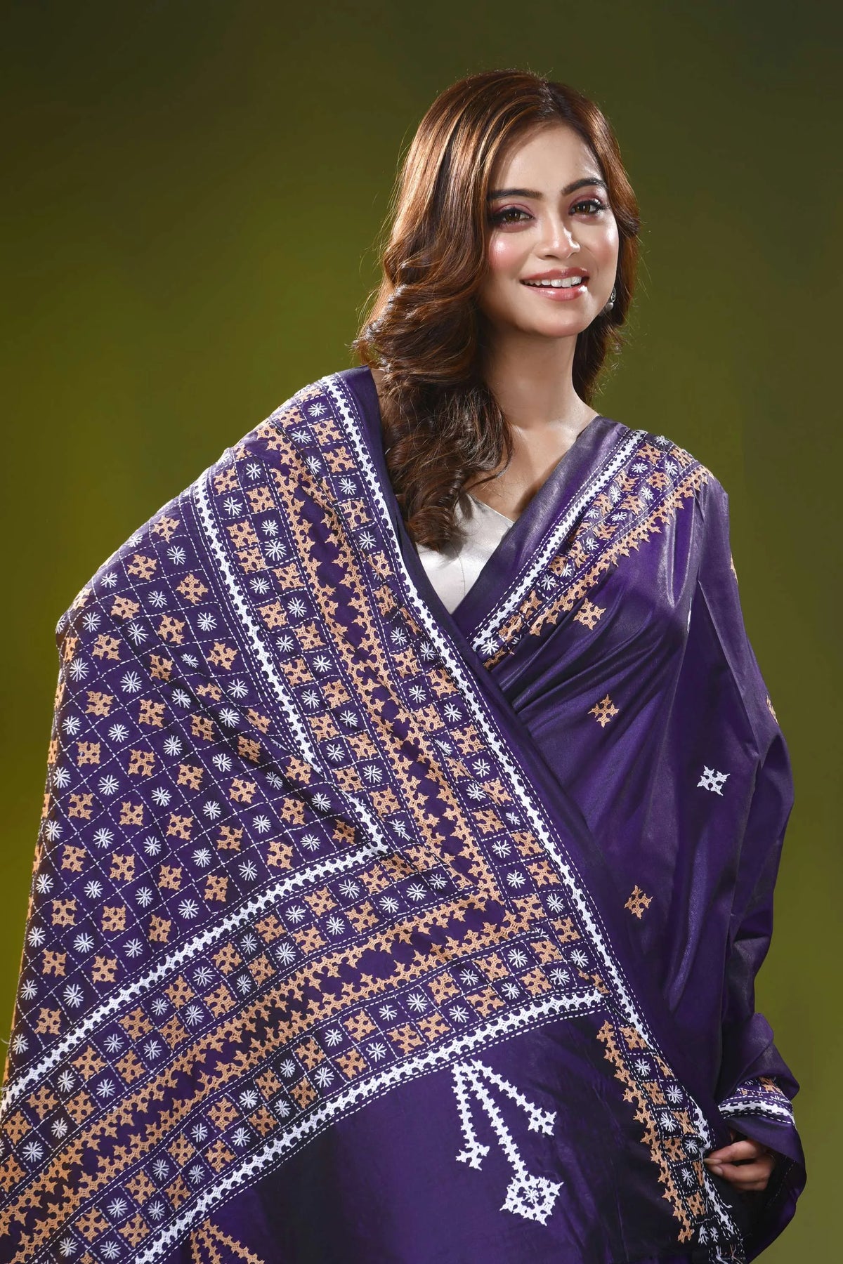 Deep violet ethnic grid pattern handmade silk gujarati stitch saree 2