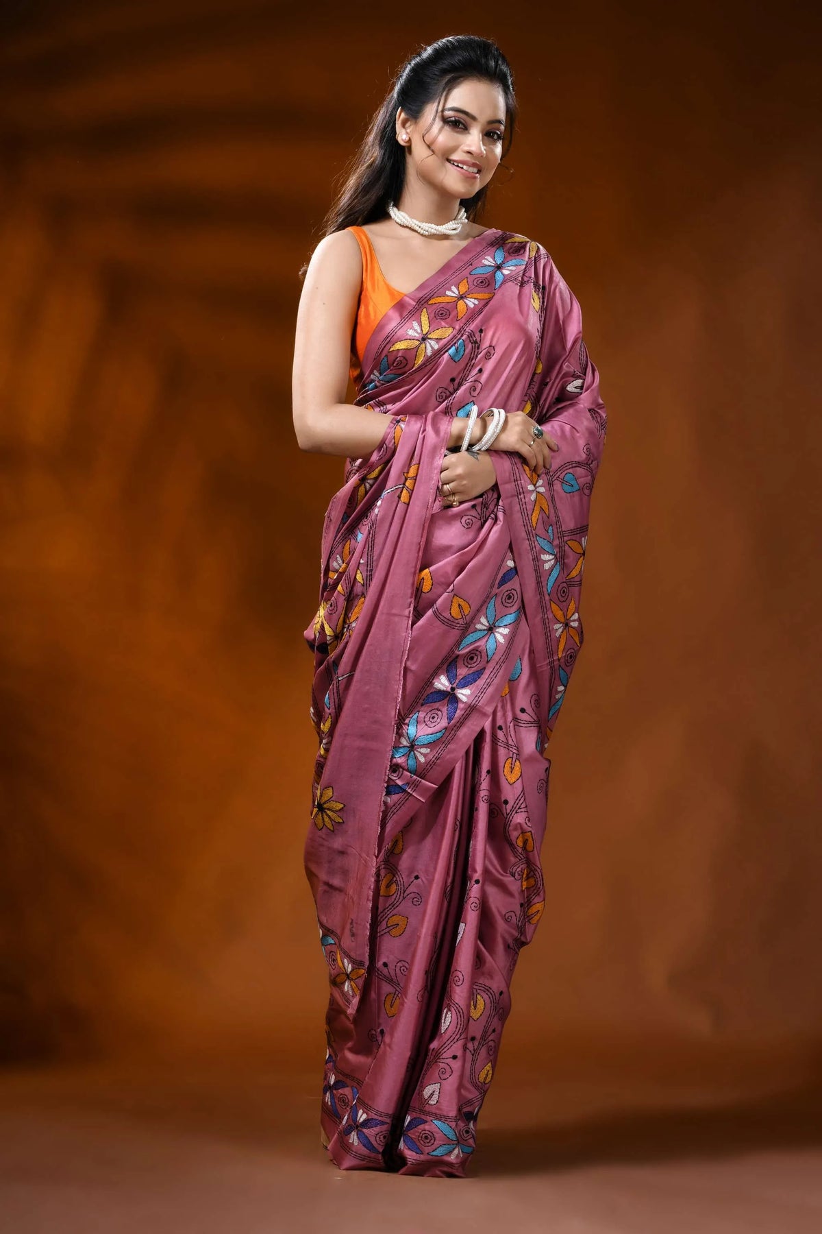 Dusty pink handmade silk kantha saree with parrot floral design 4